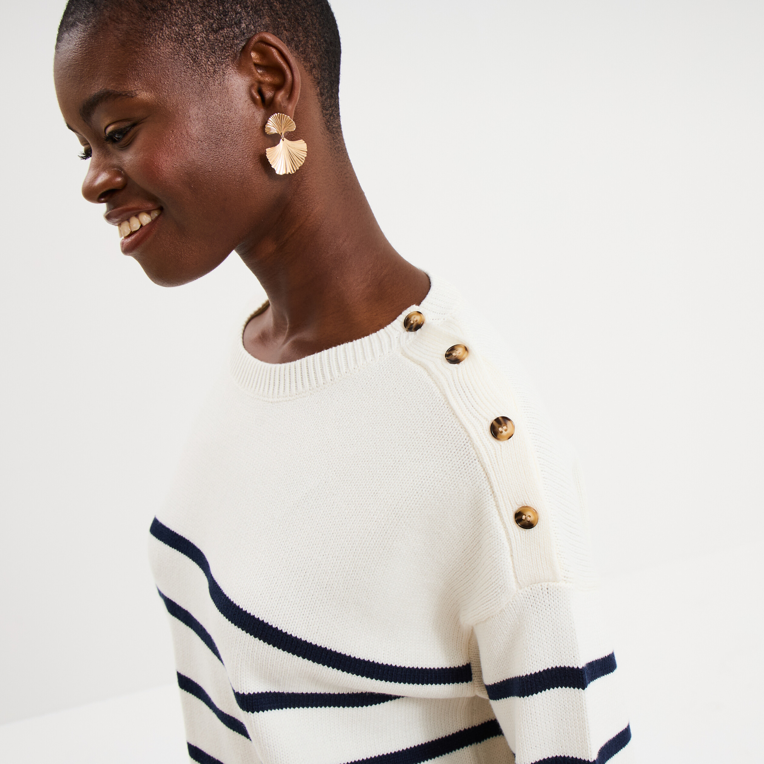 Pull marini&egrave;re boutons &eacute;paule blanc femme