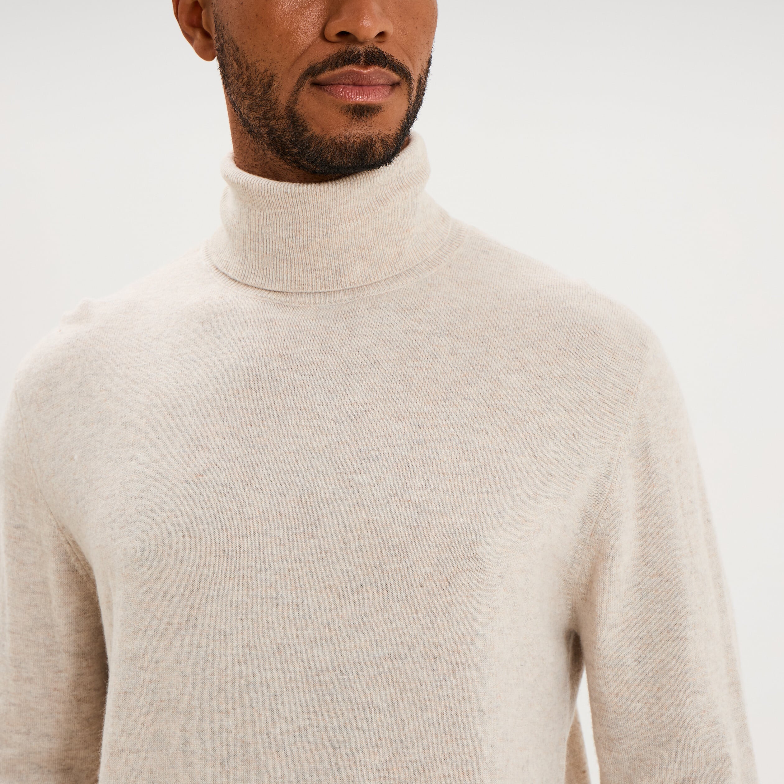 Pull col roul&eacute; manches longues beige homme