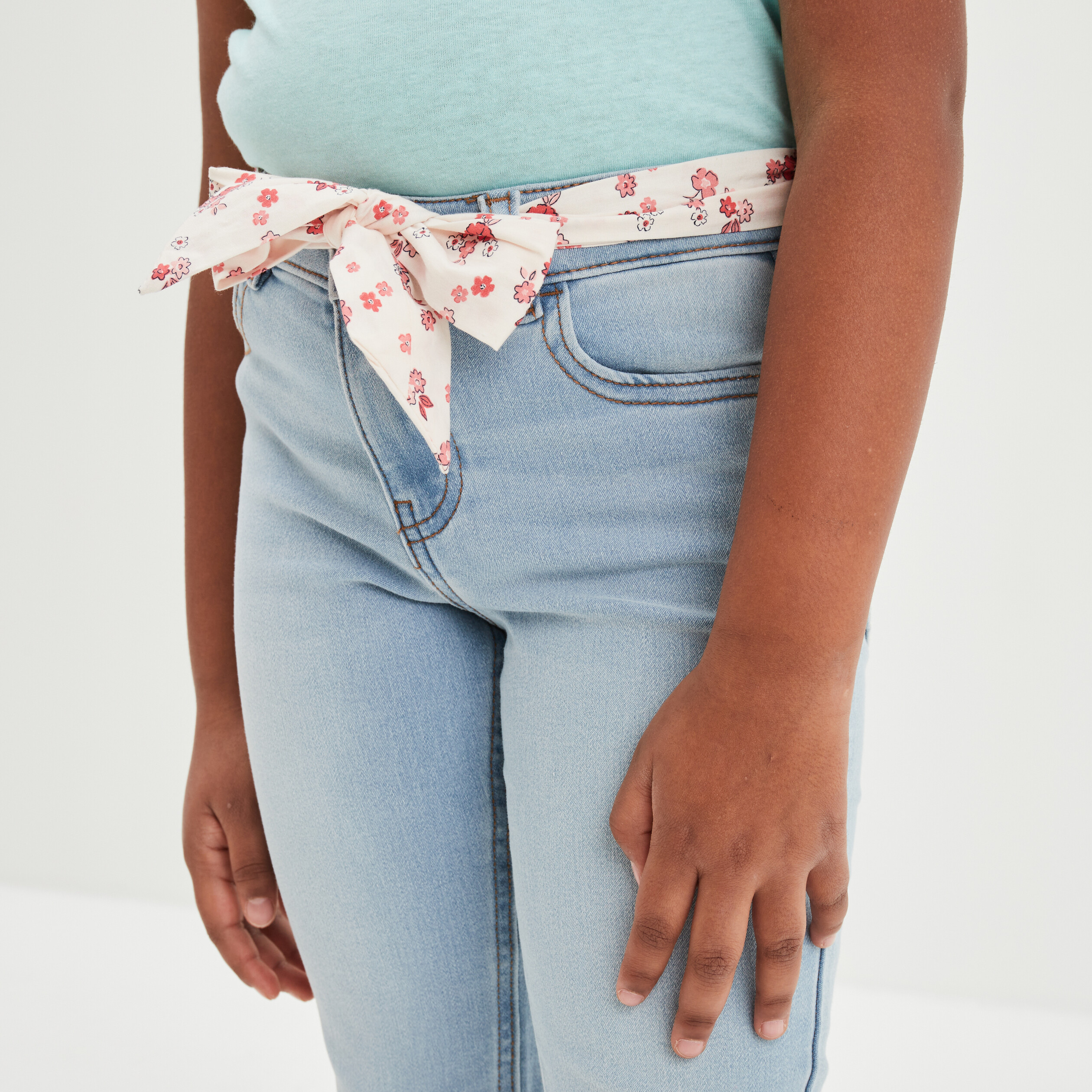 jeans type skinny avec ceinture foulard denim double stone fille Jeans type skinny avec ceinture foulard denim double stone fille