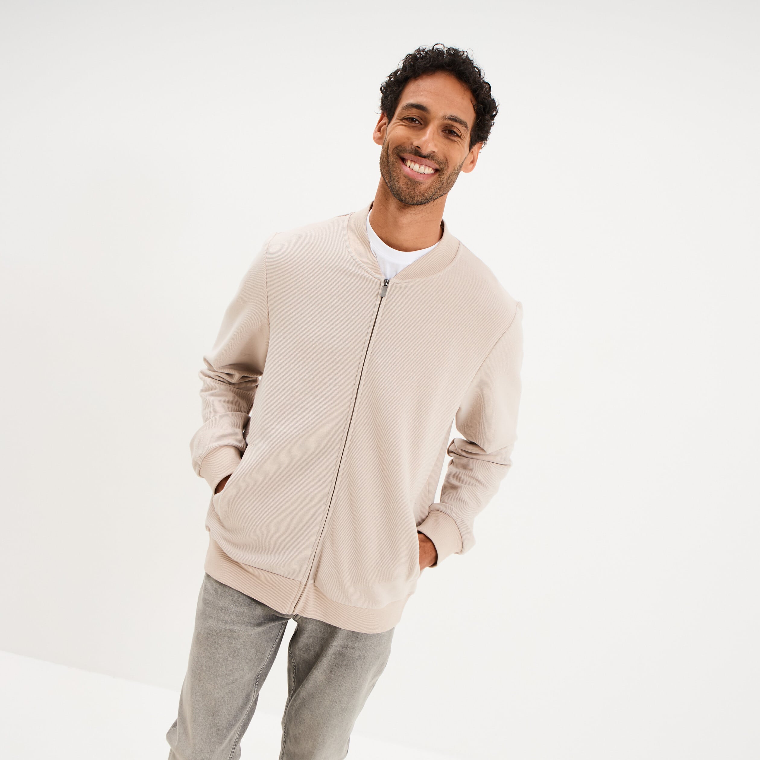 Gilet reli&eacute;f&eacute; manches longues zipp&eacute; gris clair homme