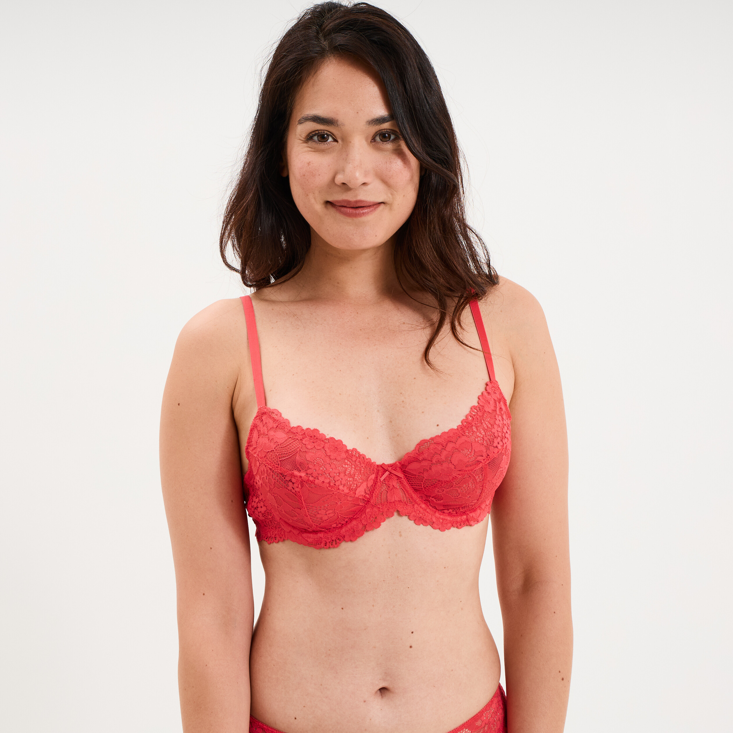 Soutien-gorge embo&icirc;tant dentelle rouge corail femme