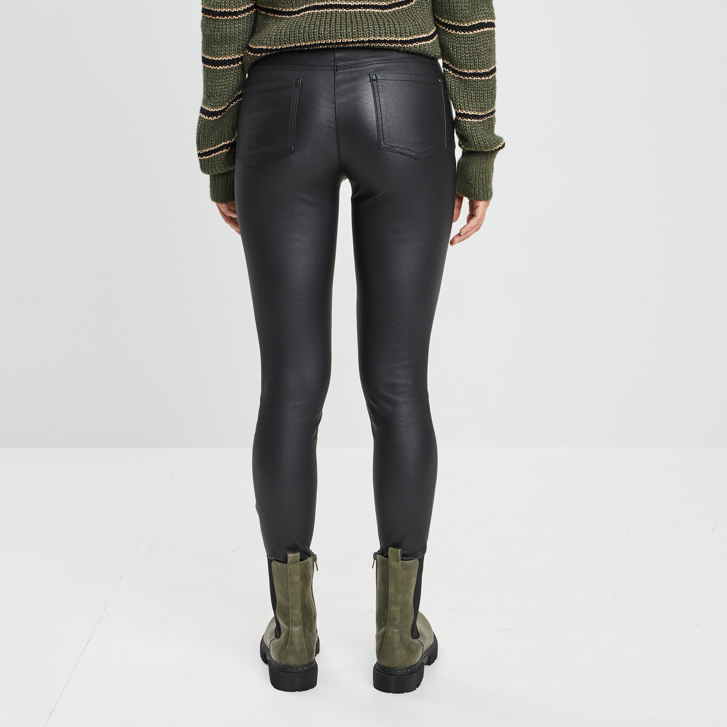 Pantalon skinny enduit noir femme