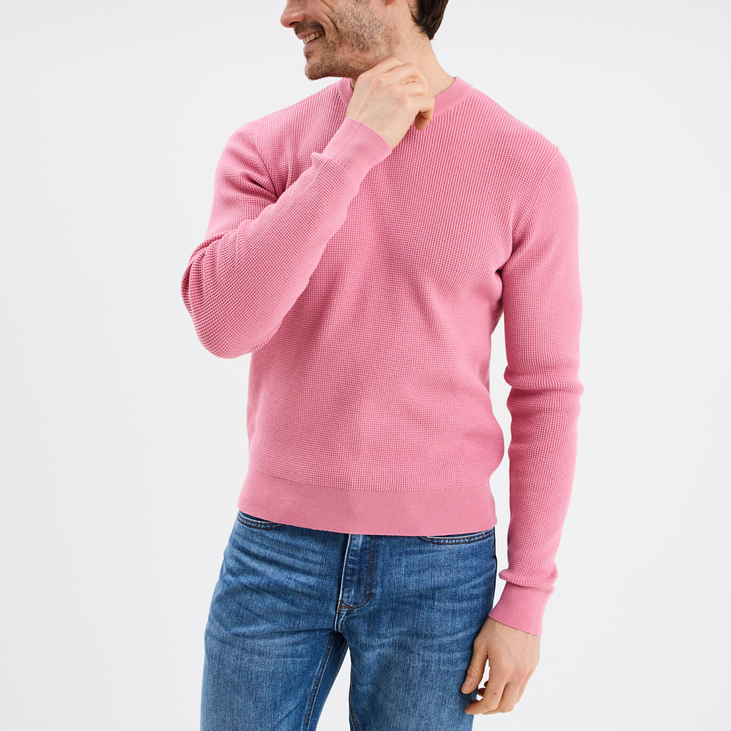 Pull en maille textur&eacute;e col rond rose homme