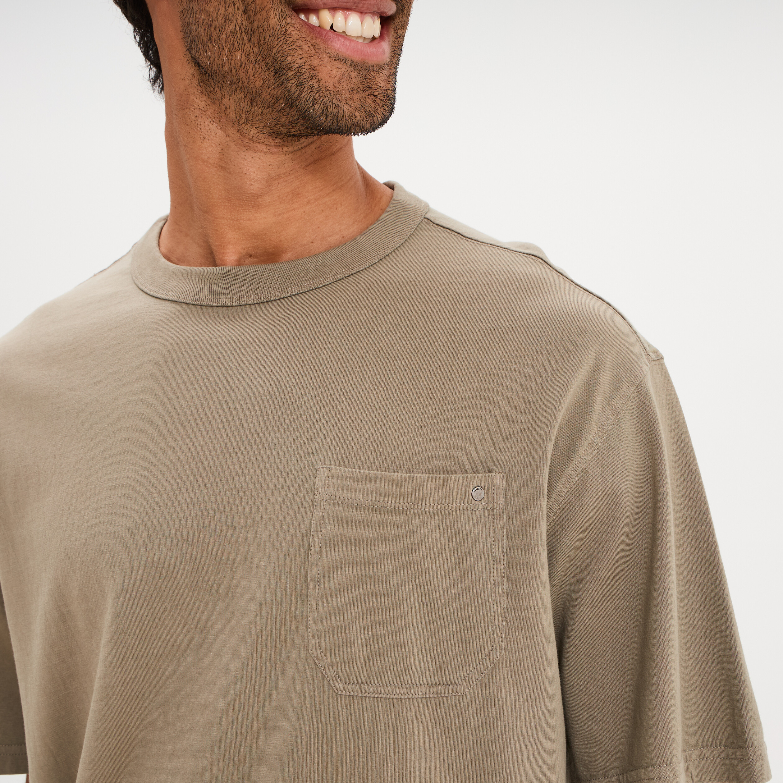 T-shirt droit col rond 1 poche coton vert kaki homme