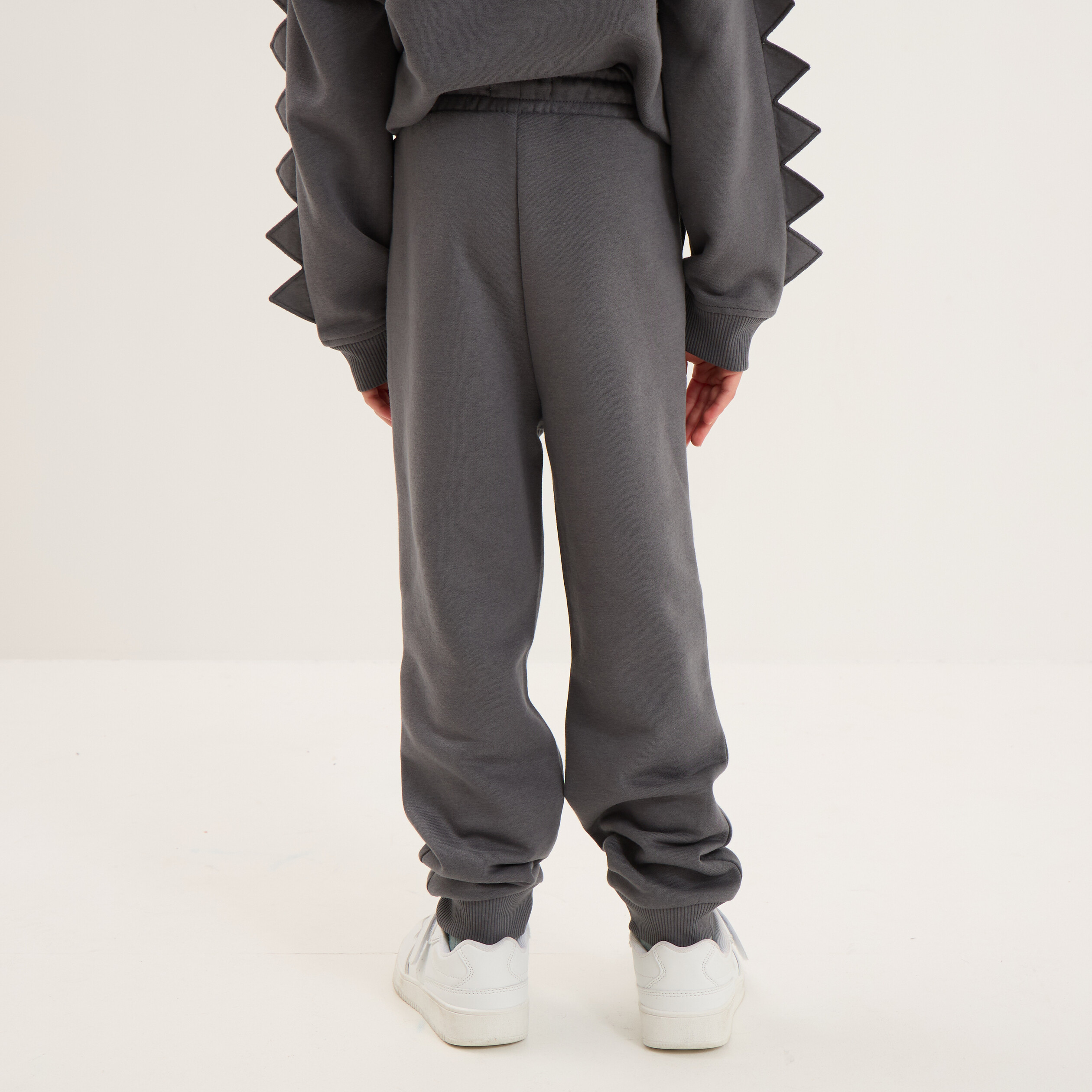 pantalon de jogging details genoux gris fonce garcon Pantalon de jogging détails genoux gris foncé garçon