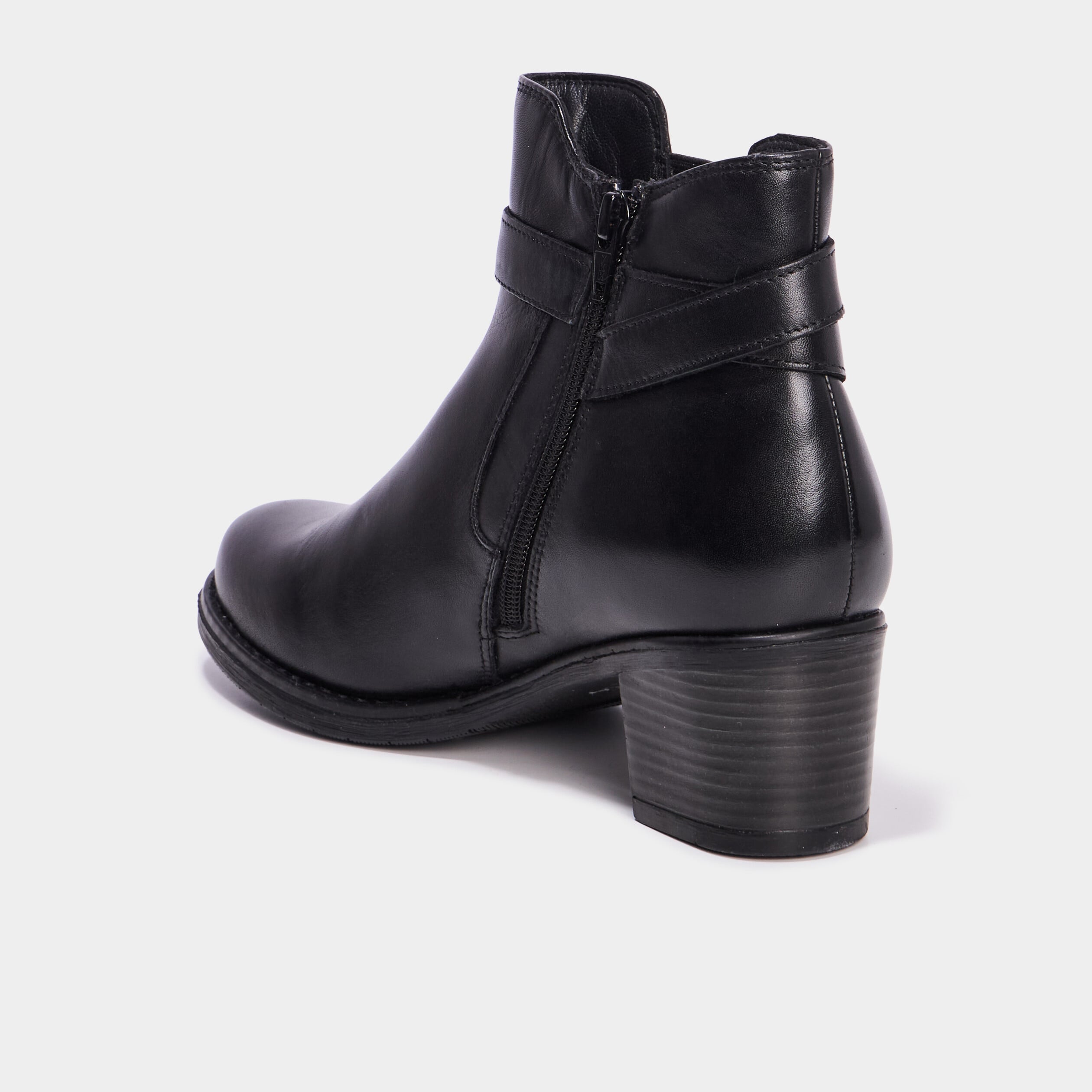 Bottines avec boucles en cuir noir femme