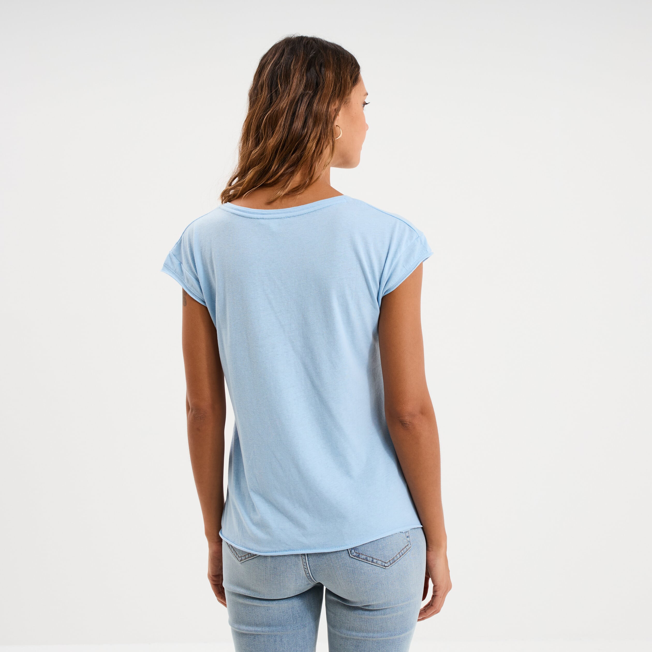 T-shirt col v poche poitrine bleu clair femme