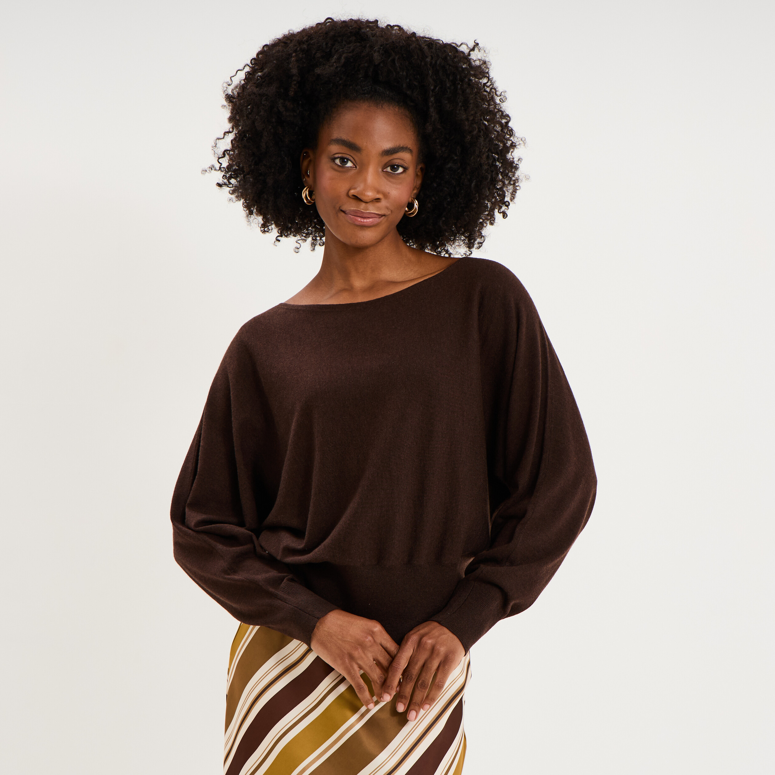 Pull encolure bateau manches longues marron fonc&eacute; femme