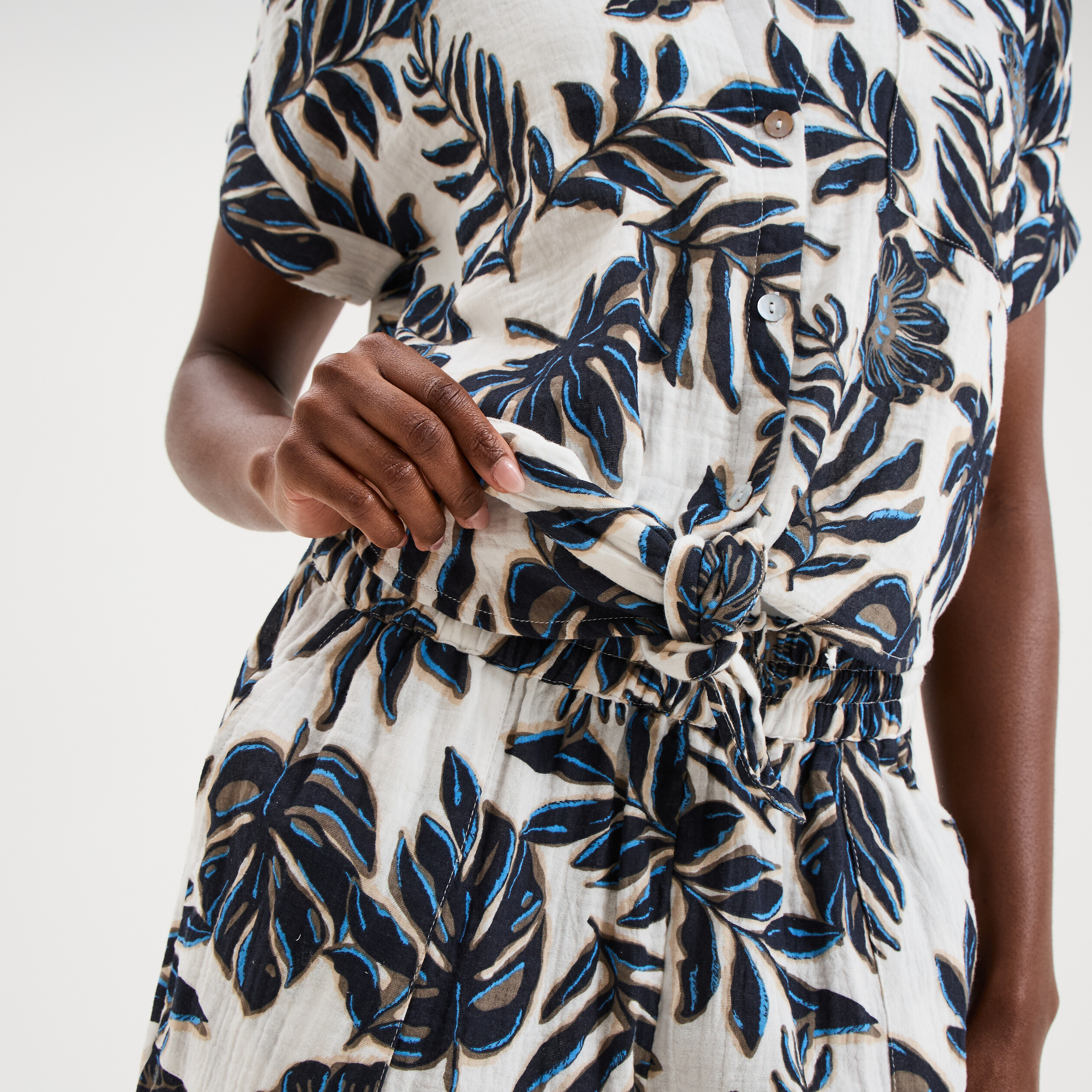 Chemise nou&eacute;e manches courtes gaze coton ecru femme
