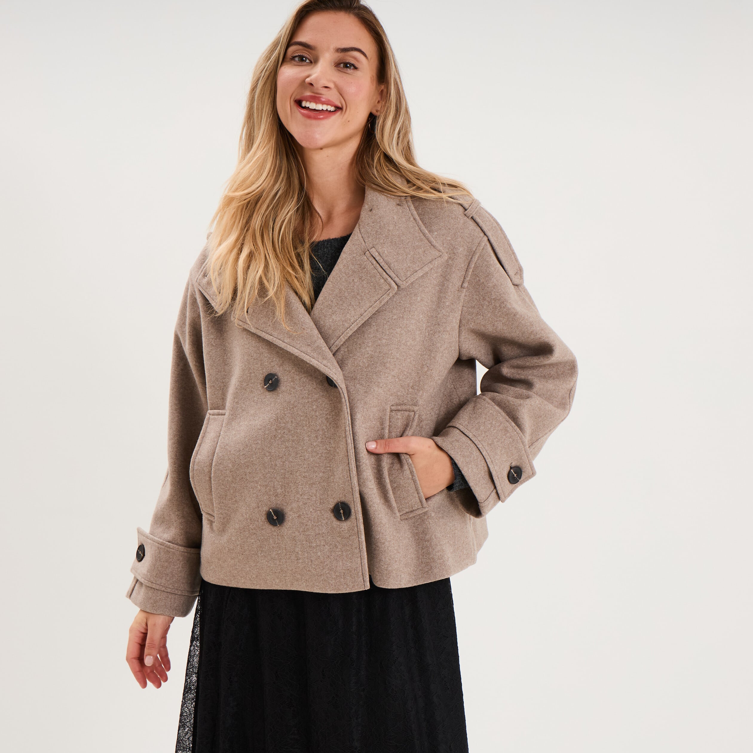 Manteau court boutonn&eacute; beige femme