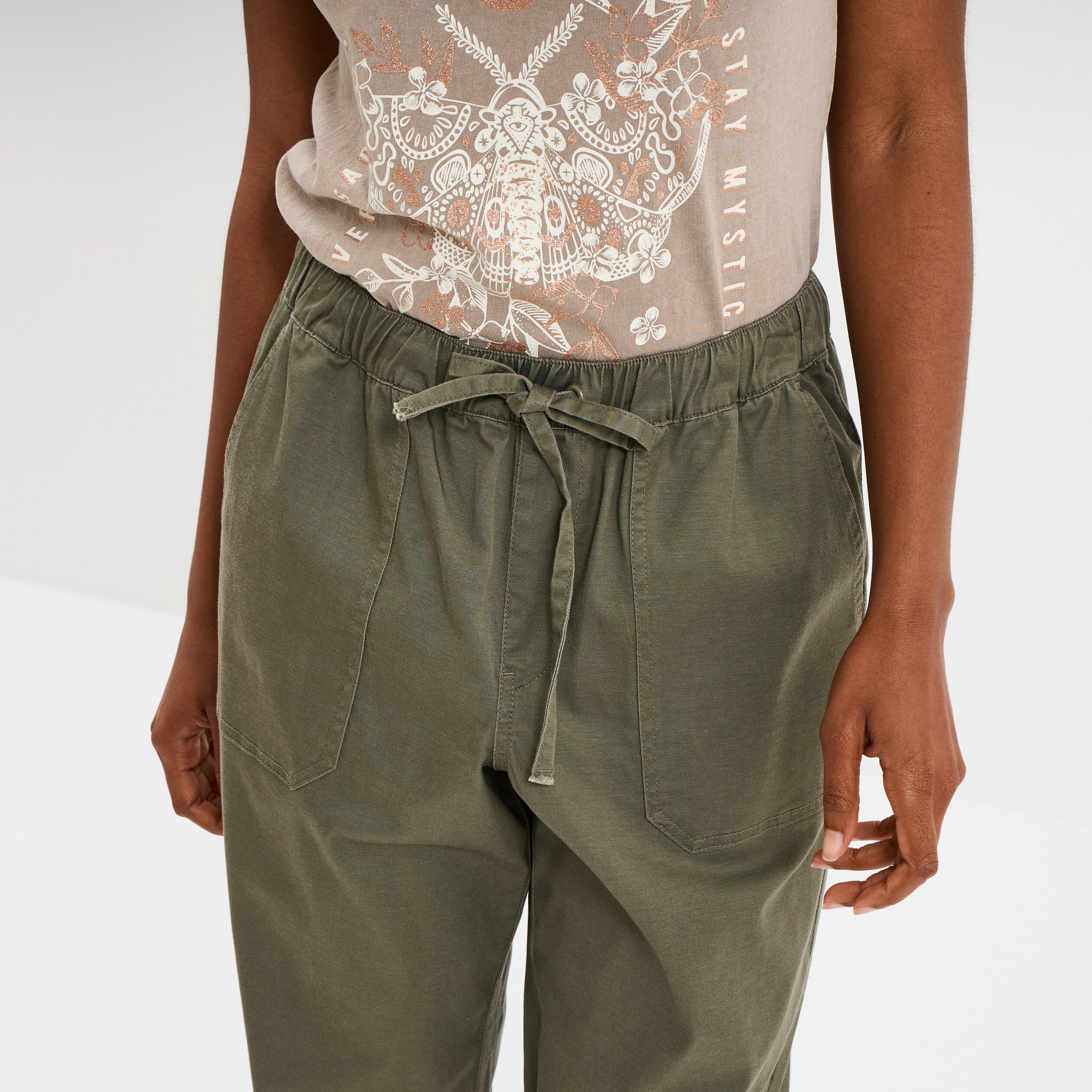 pantalon droit battle taille elastiquee vert kaki femme Pantalon droit battle taille élastiquée vert kaki femme