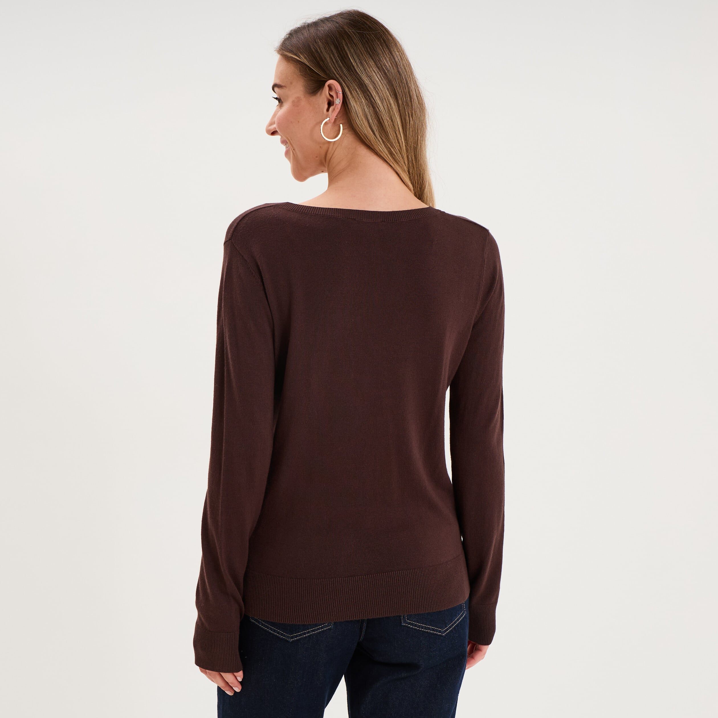 Pull col en V manches longues marron fonc&eacute; femme