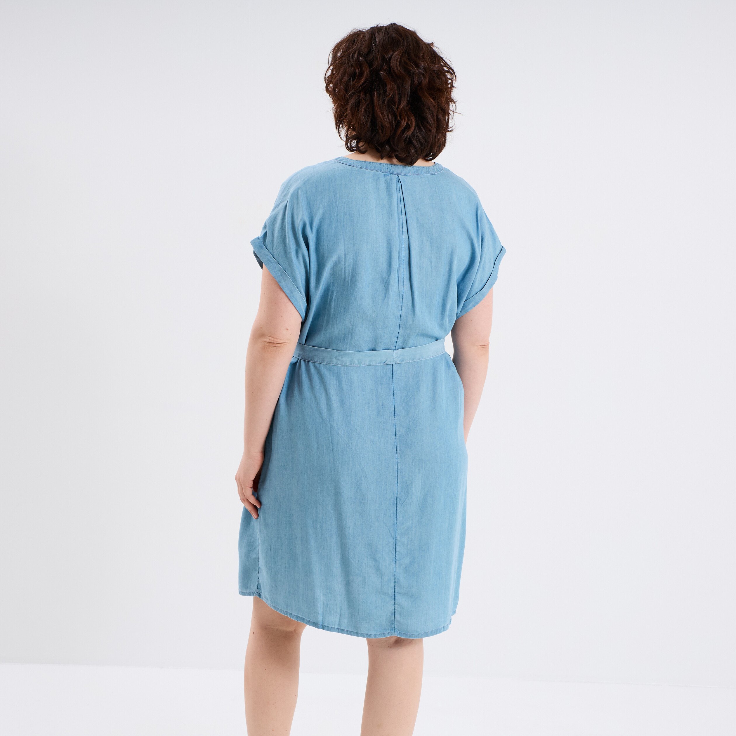 robe ceinturee manches courtes bleu clair femmegt Robe ceinturée manches courtes bleu clair femme grande taille