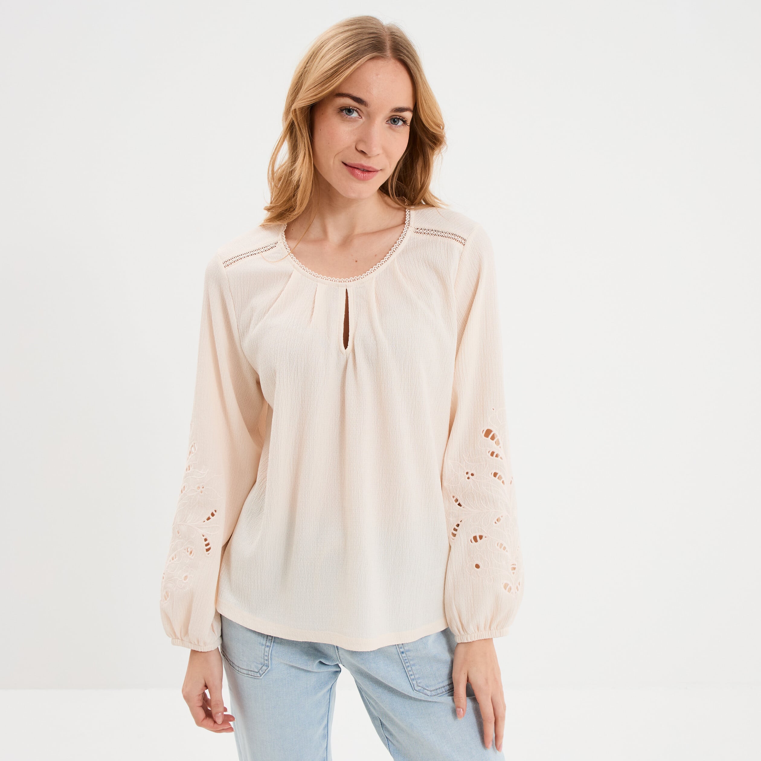 Blouse manches brod&eacute;es ajour&eacute;es coton beige femme