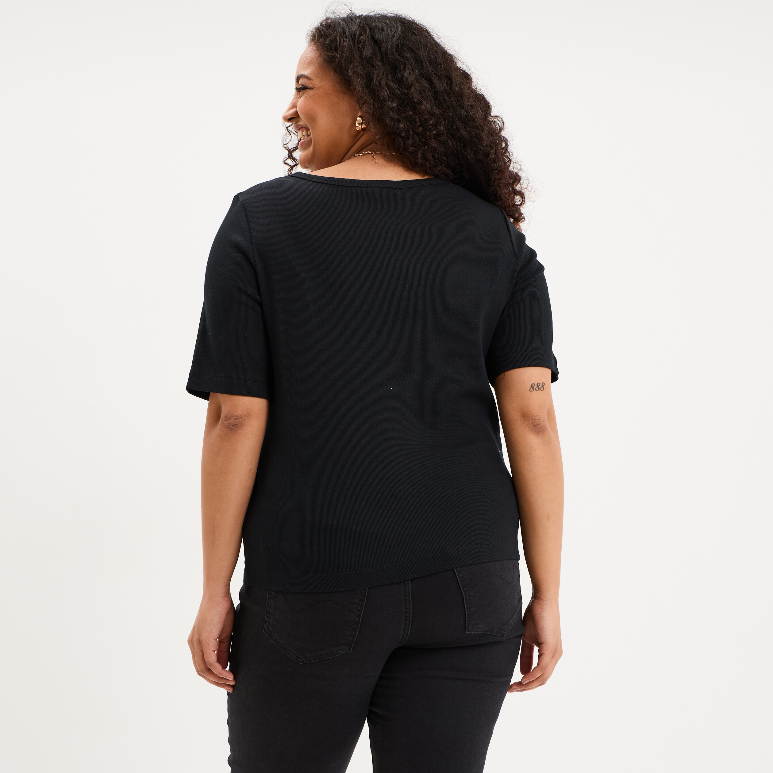 T-shirt ajust&eacute; col rond effet c&ocirc;tel&eacute; noir femme grande taille