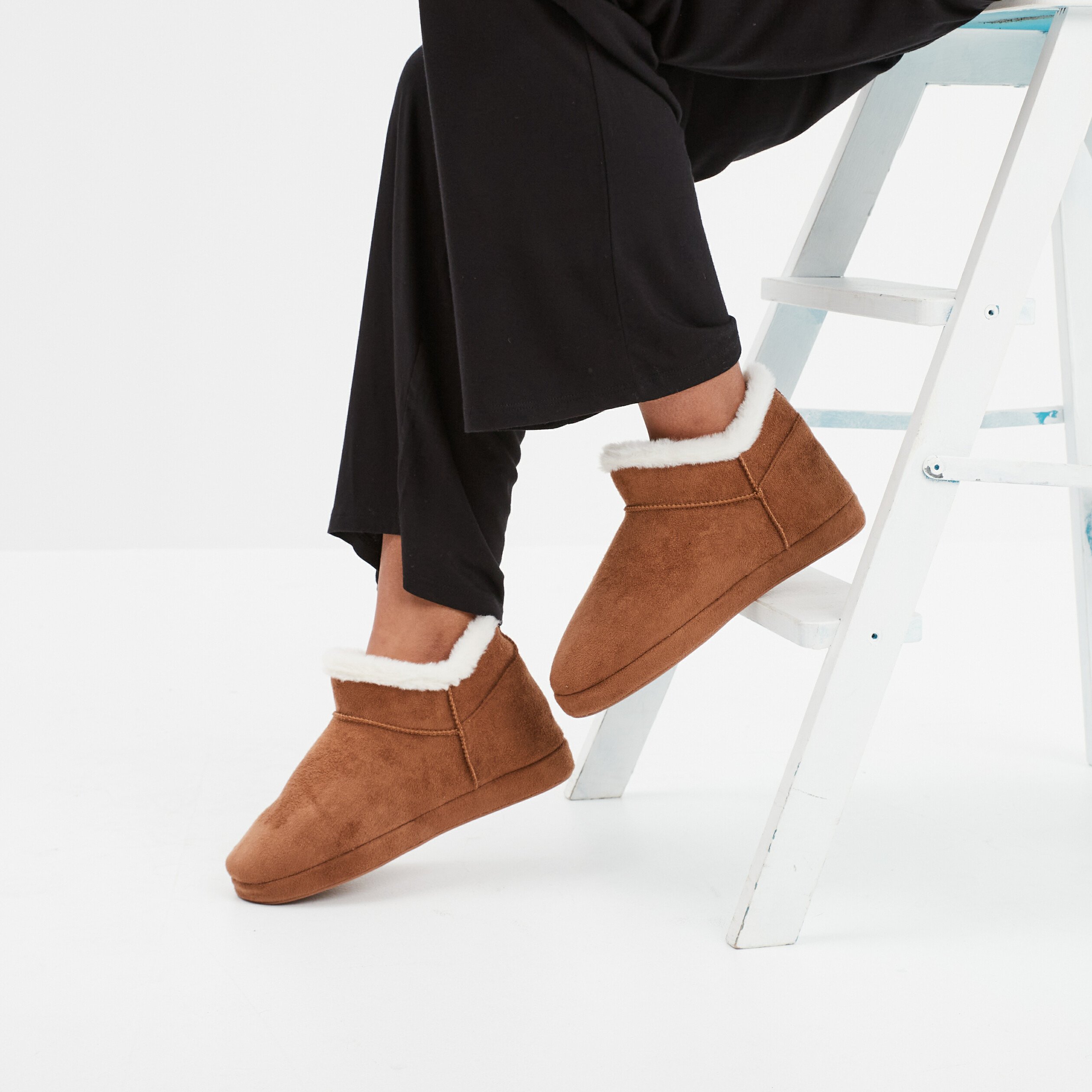 La Halle Magasin Chaussland Chaussons Bottines Fourrés Camel Femme