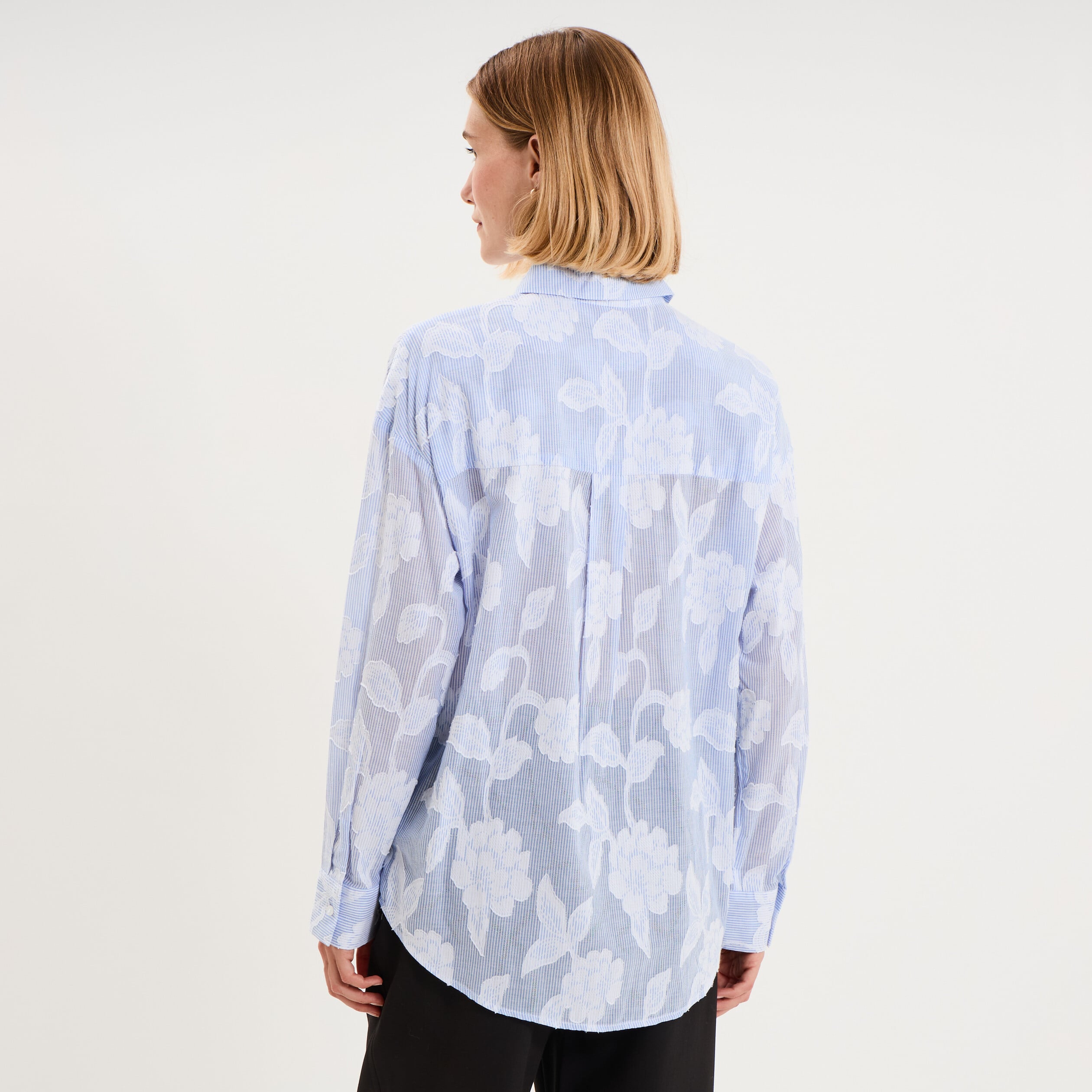 Chemise l&eacute;g&egrave;re brod&eacute;e manches longues blanc femme