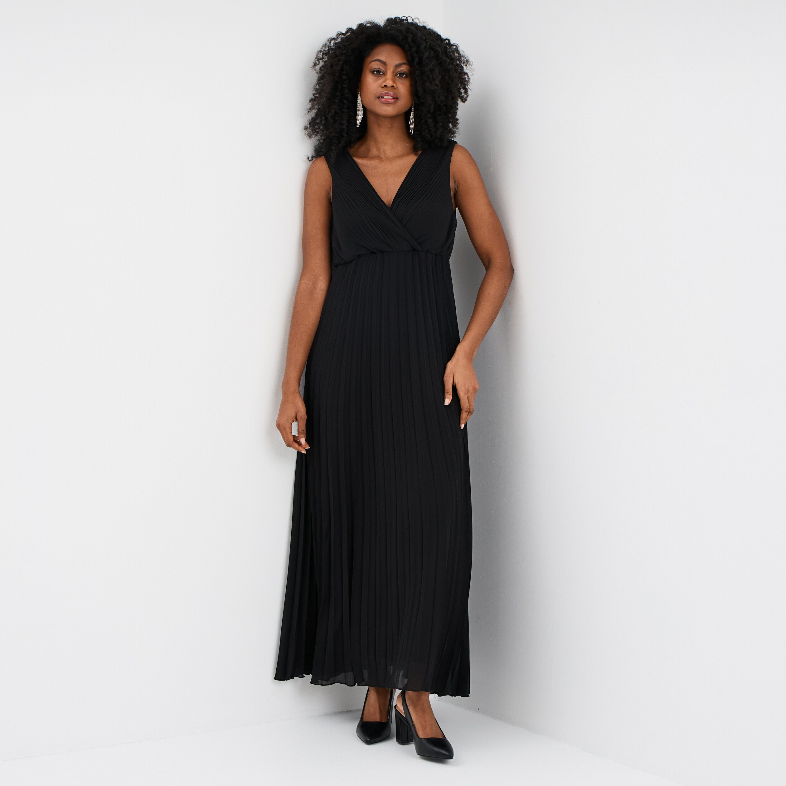 robe longue plissee sans manches col v noir femme Robe longue plissée sans manches col V noir femme