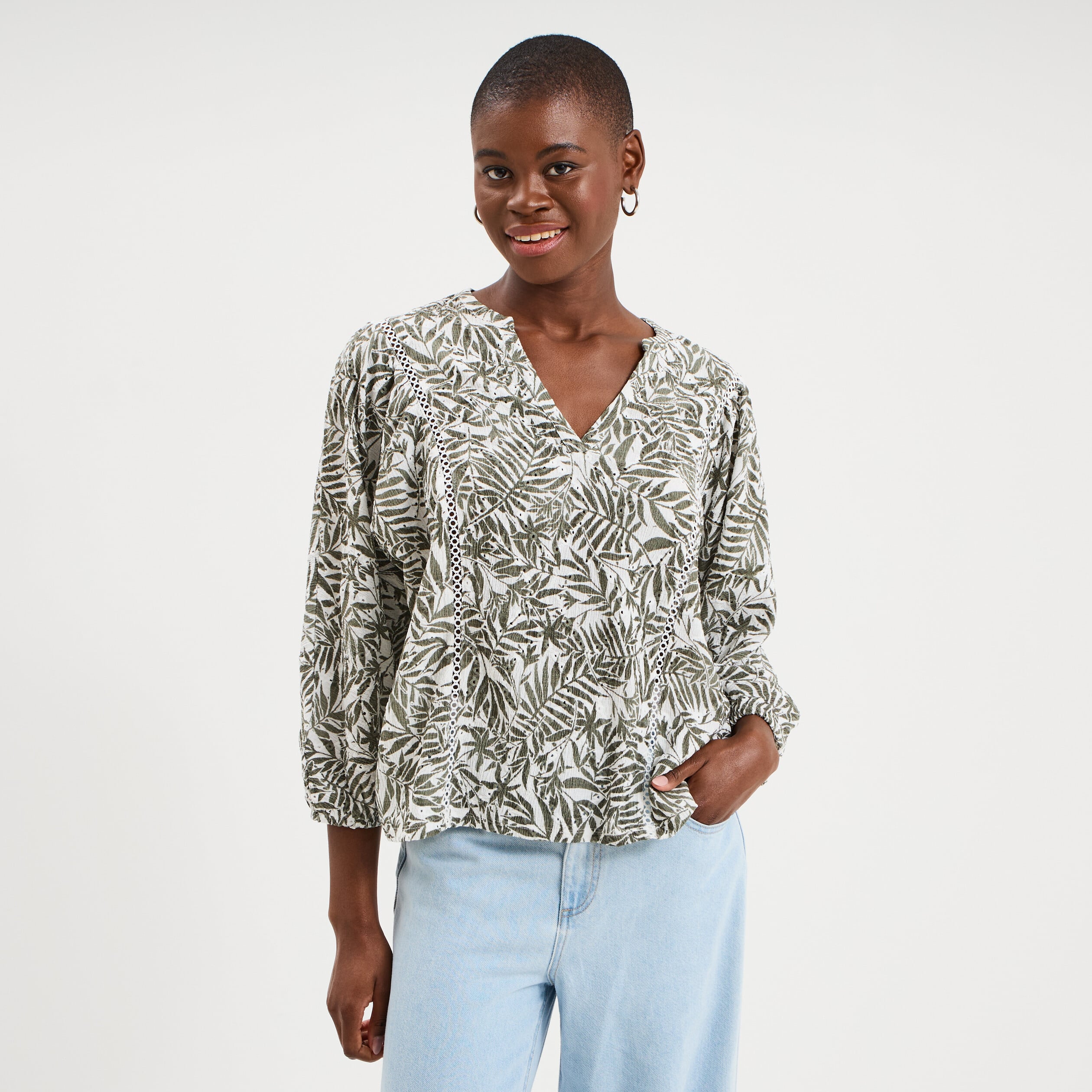 Blouse ajour&eacute;e manches 3/4 col en V ecru femme