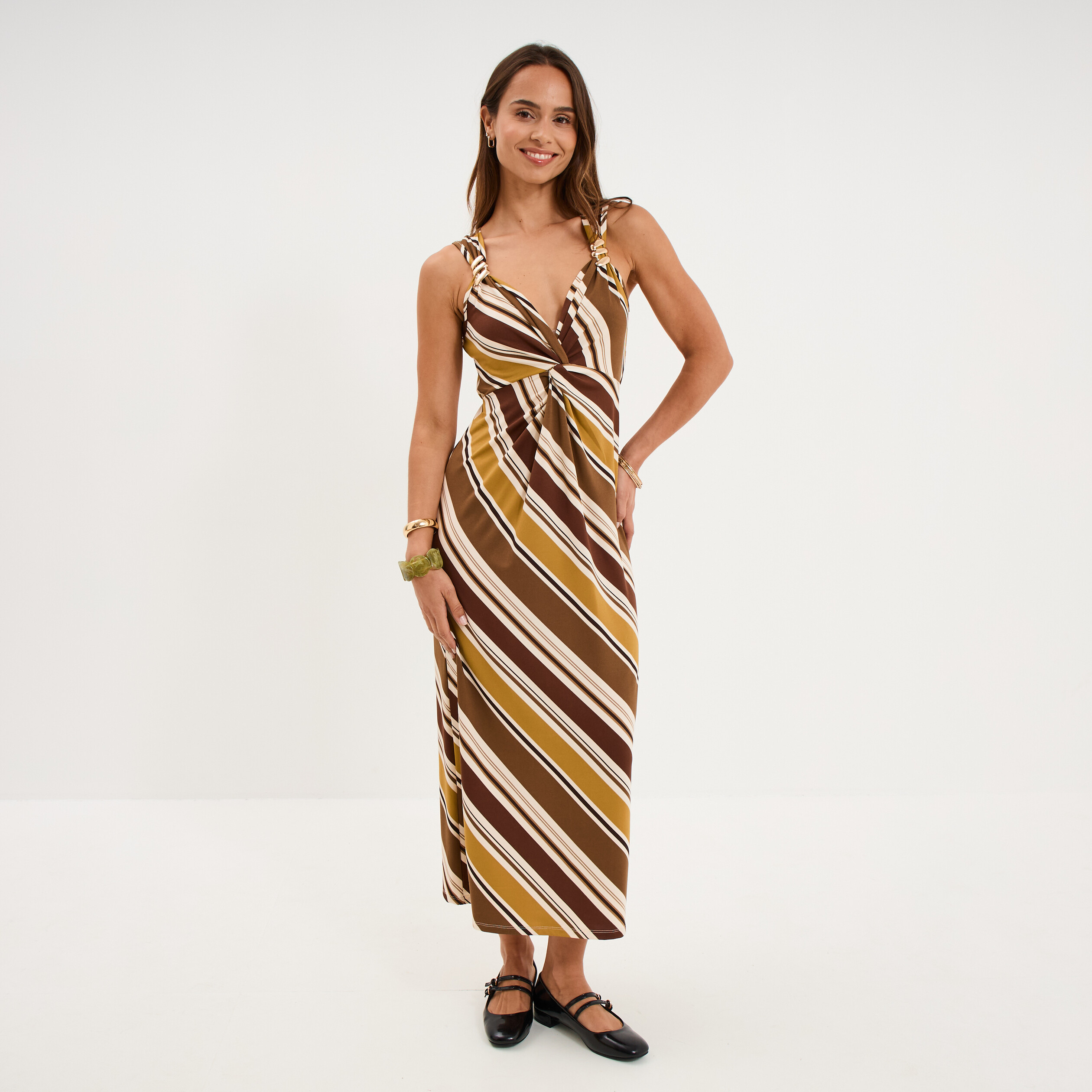 Robe longue &eacute;paules d&eacute;tails bijoux vert kaki femme