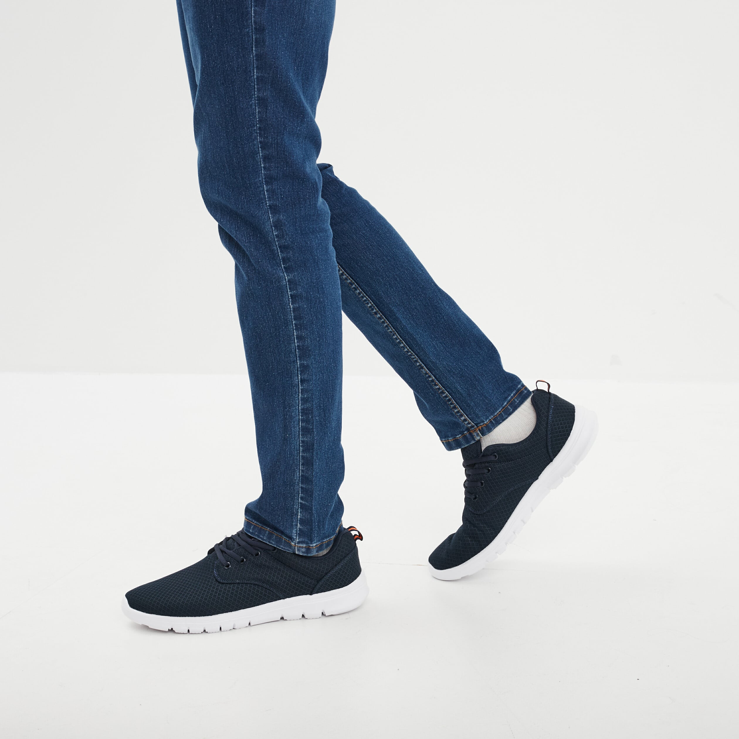 Baskets plates running crant&eacute;es bleu marine homme