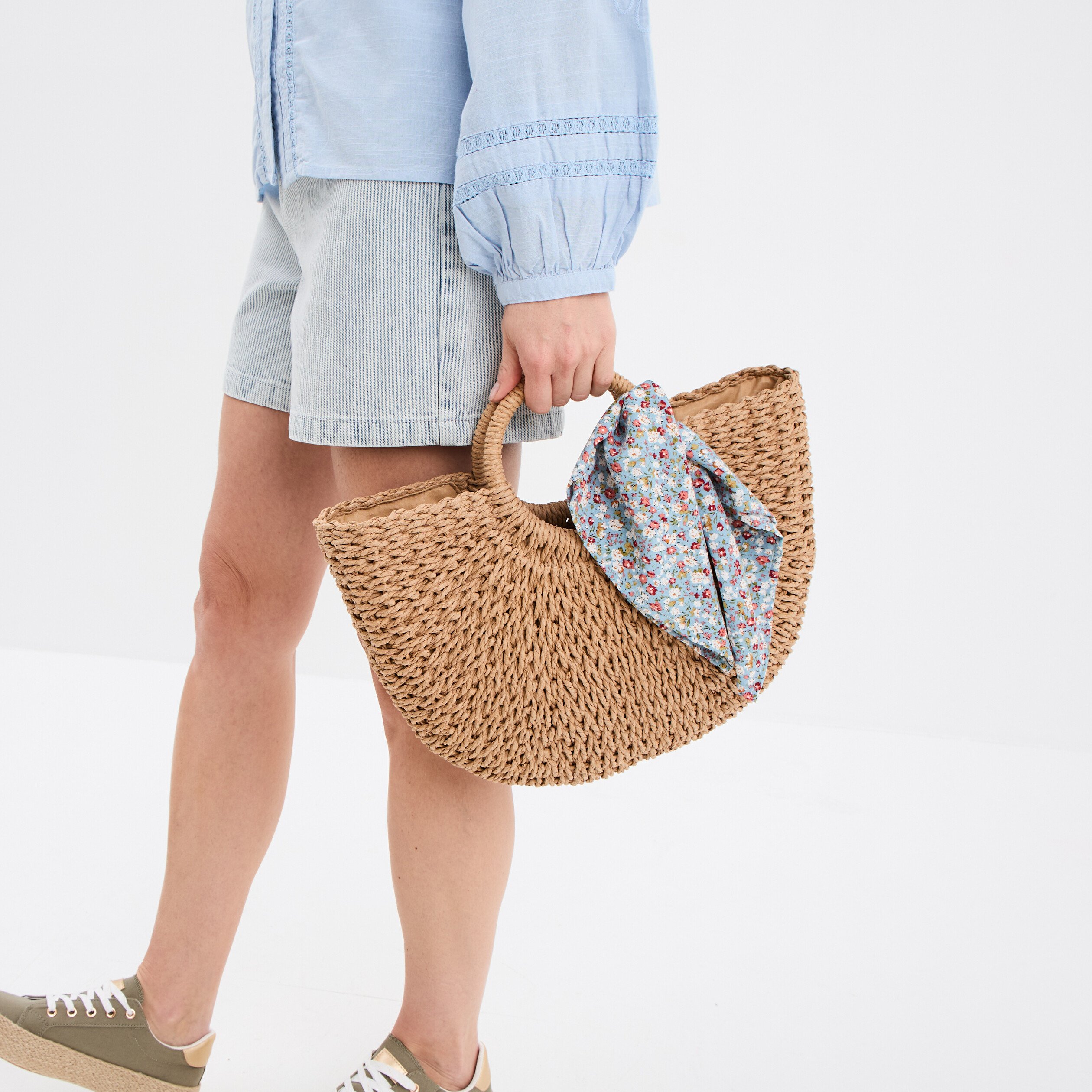 sac panier demi lune detail foulard sable femme Sac panier demi-lune détail foulard sable femme