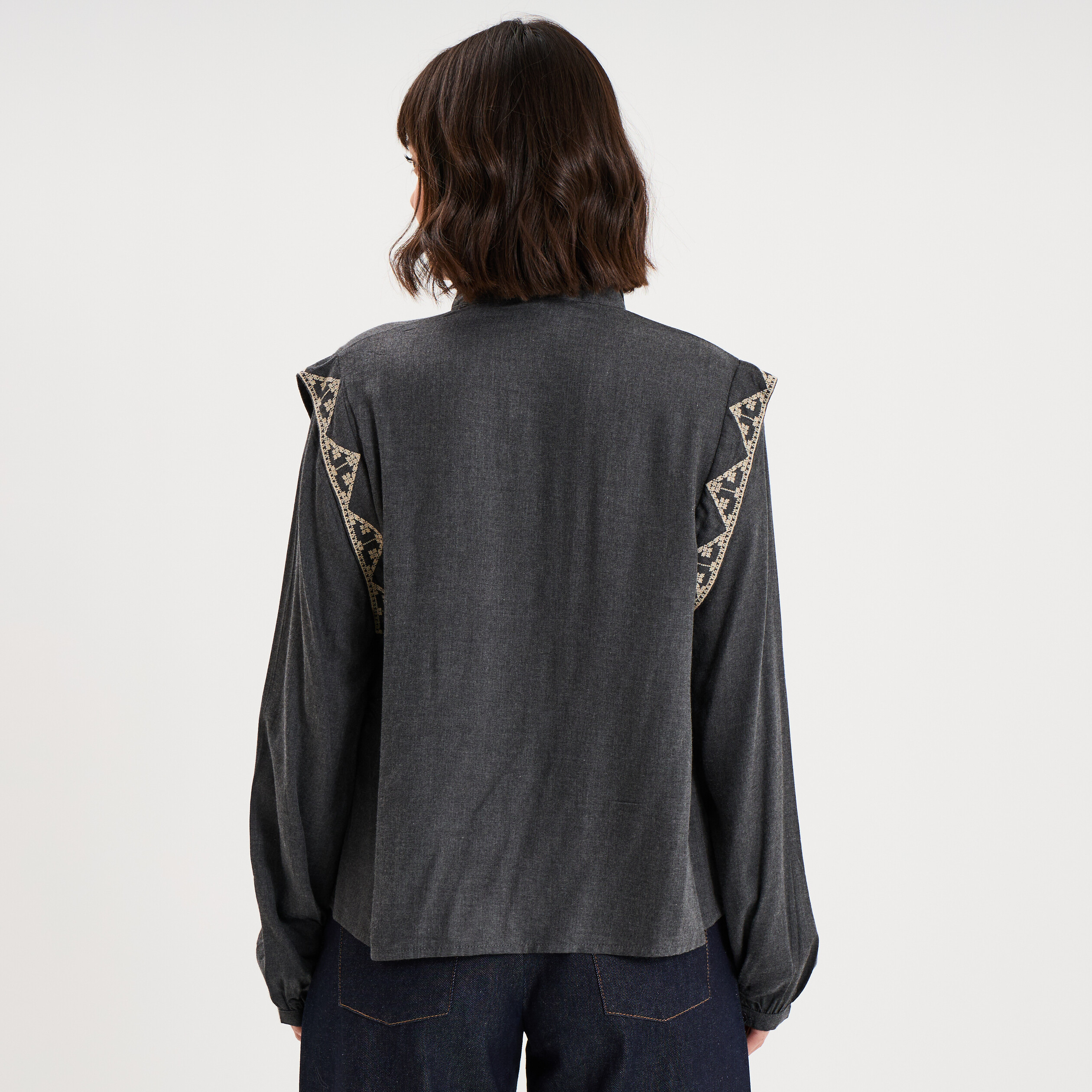 Blouse brod&eacute;e manches longues gris fonc&eacute; femme