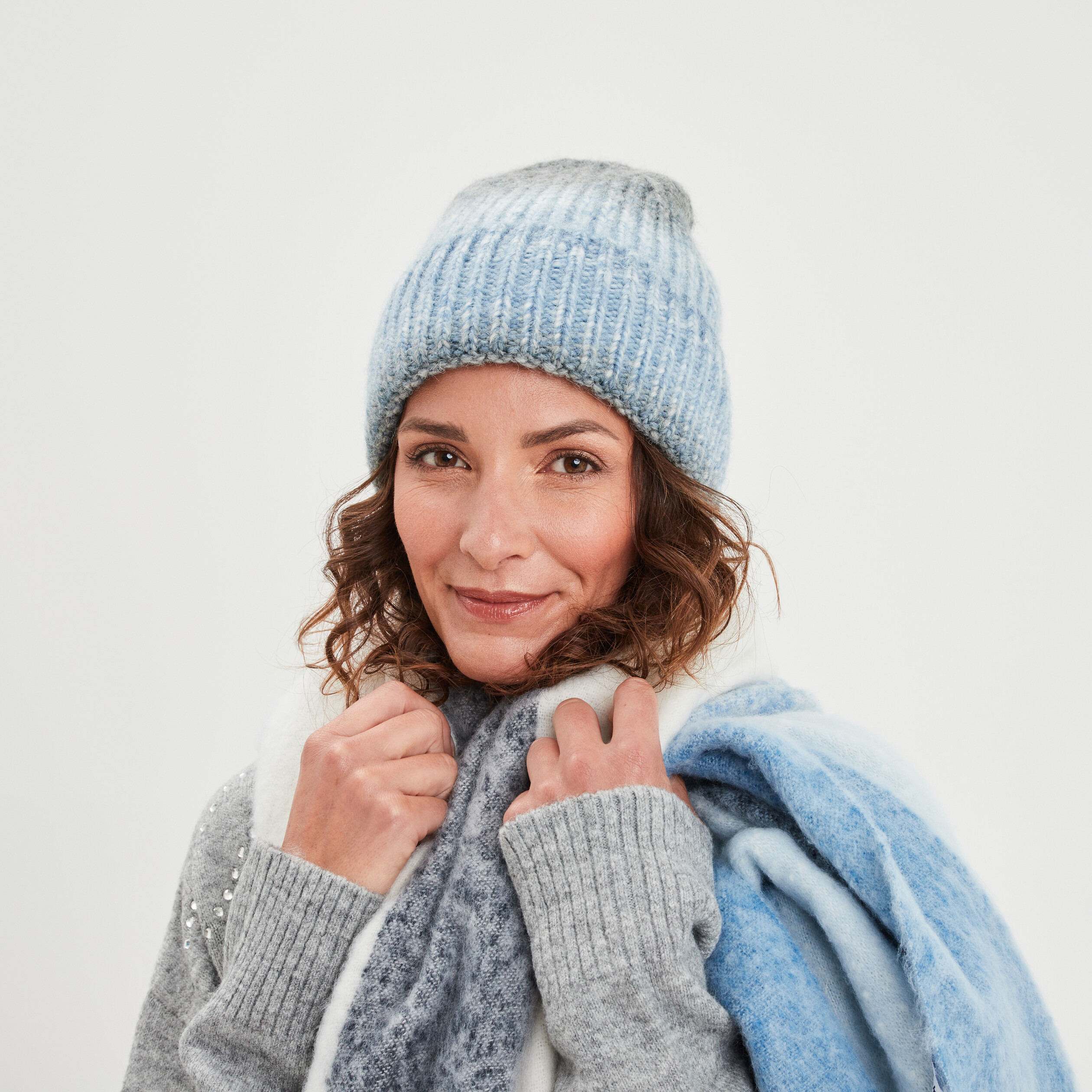 Bonnet tricoté bleu ciel femme