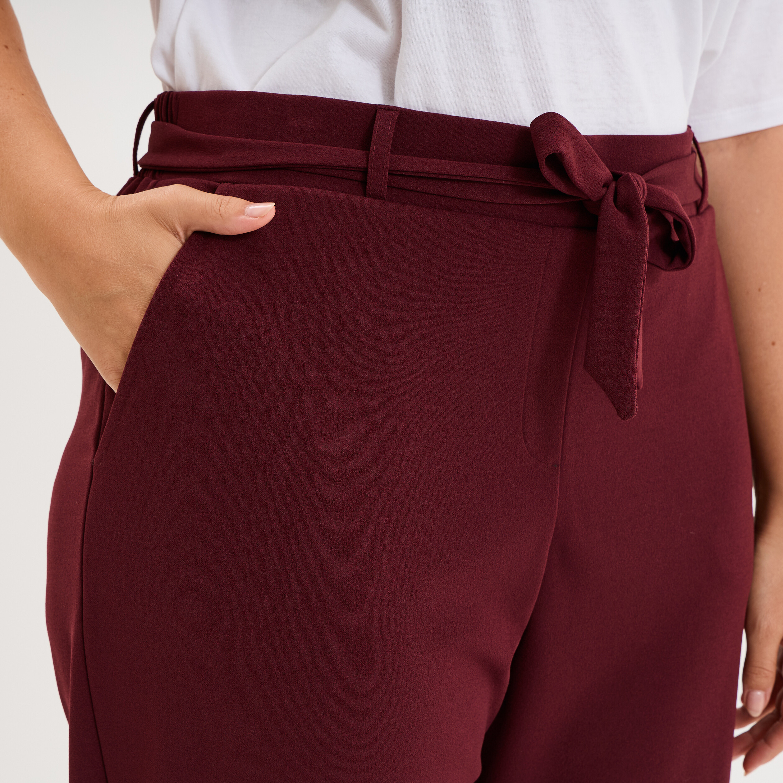 Pantalon cigarette ceintur&eacute; effet cr&ecirc;pe violet fonc&eacute; femme grande taille