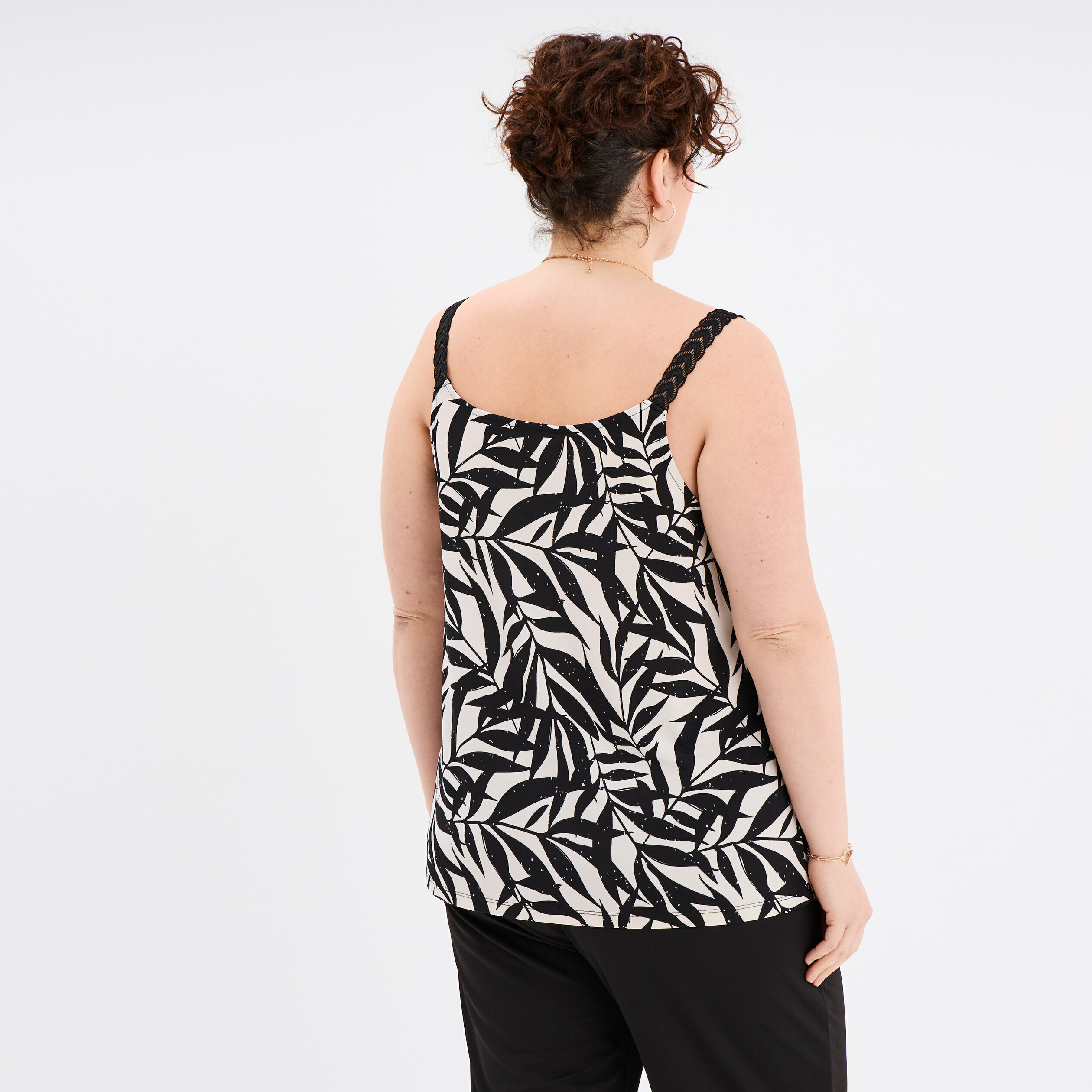 debardeur col v bretelle macramee ecru femmegt Débardeur col V bretelle macramée ecru femme grande taille