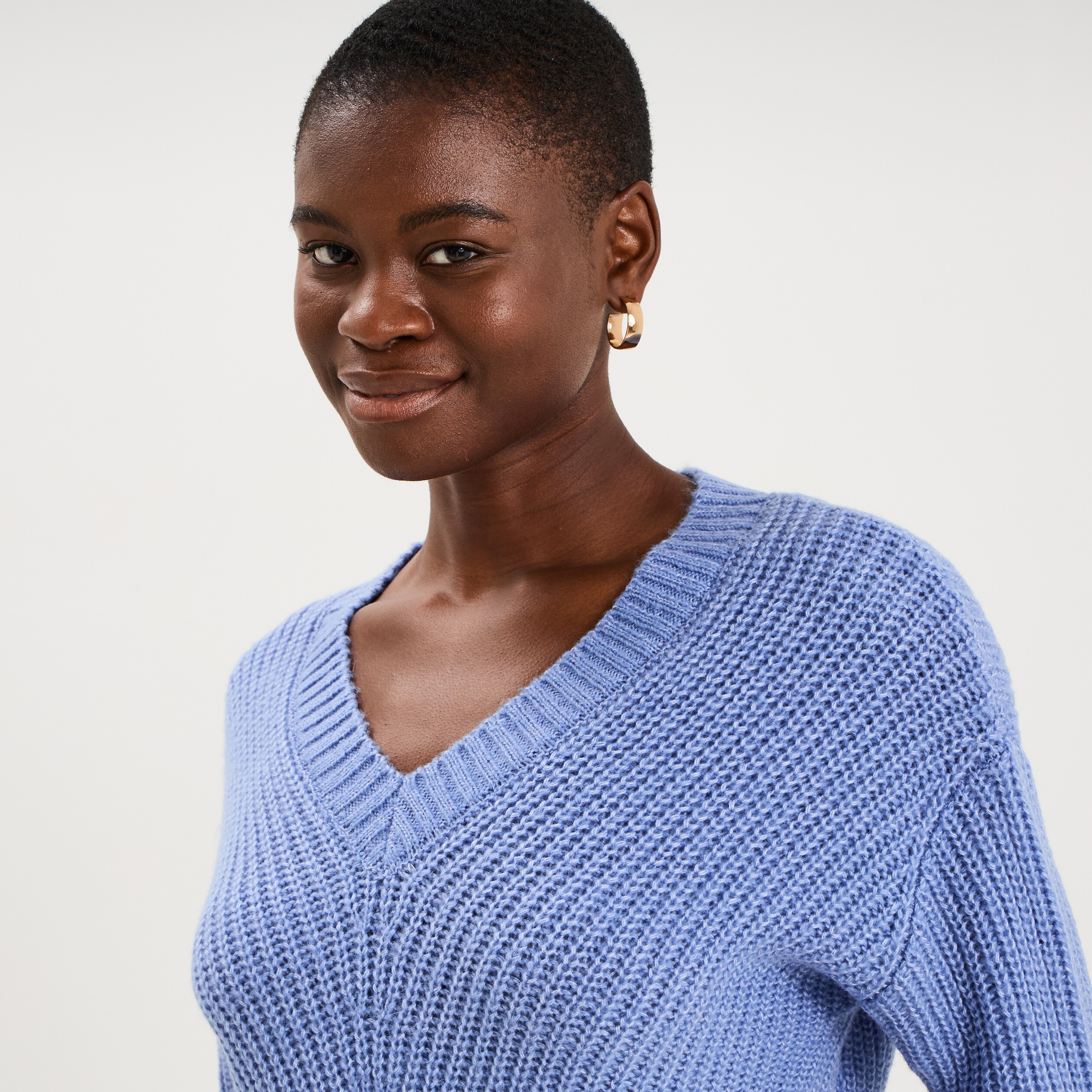 Pull col en V bleu ciel femme