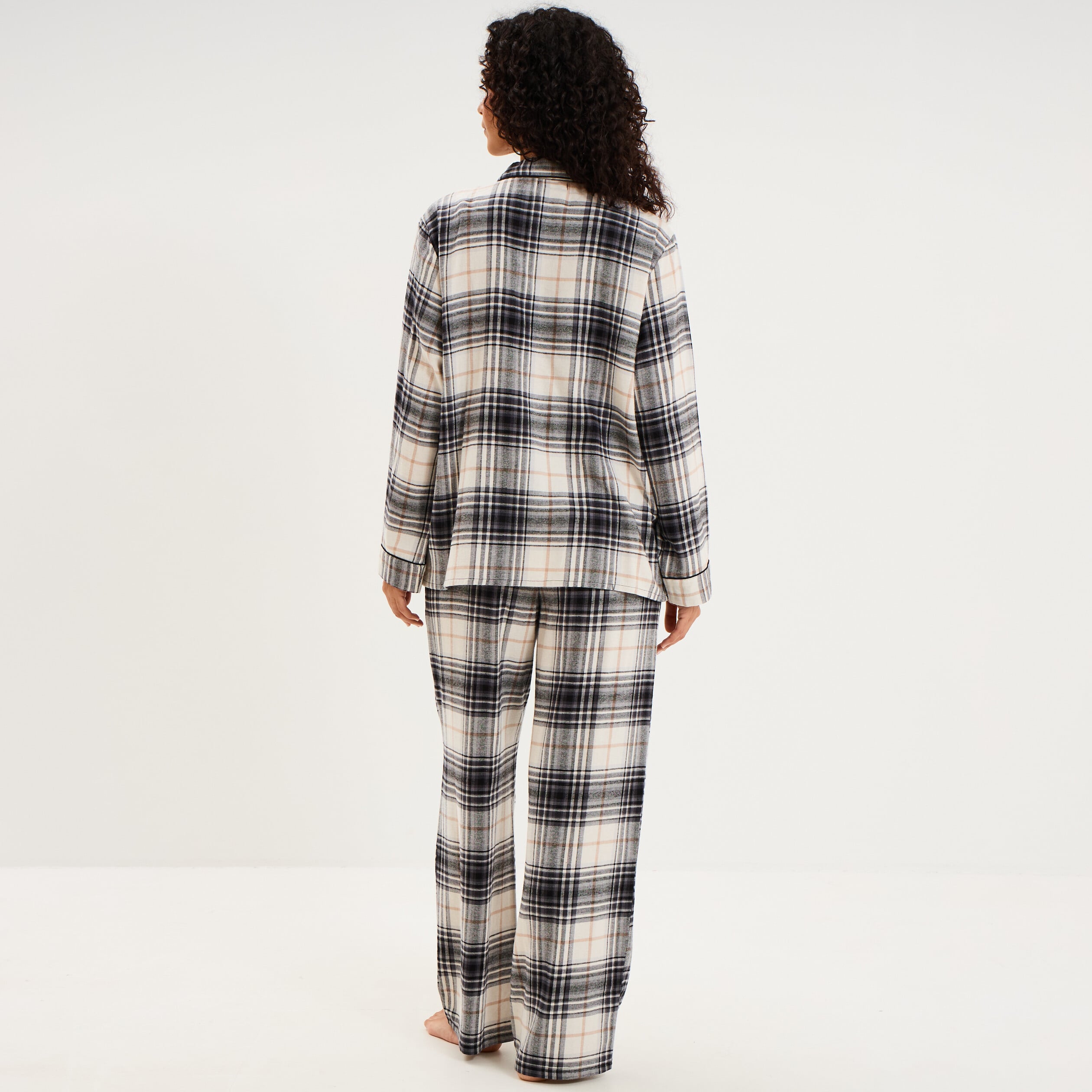 Ensemble pyjama chemise et pantalon blanc femme