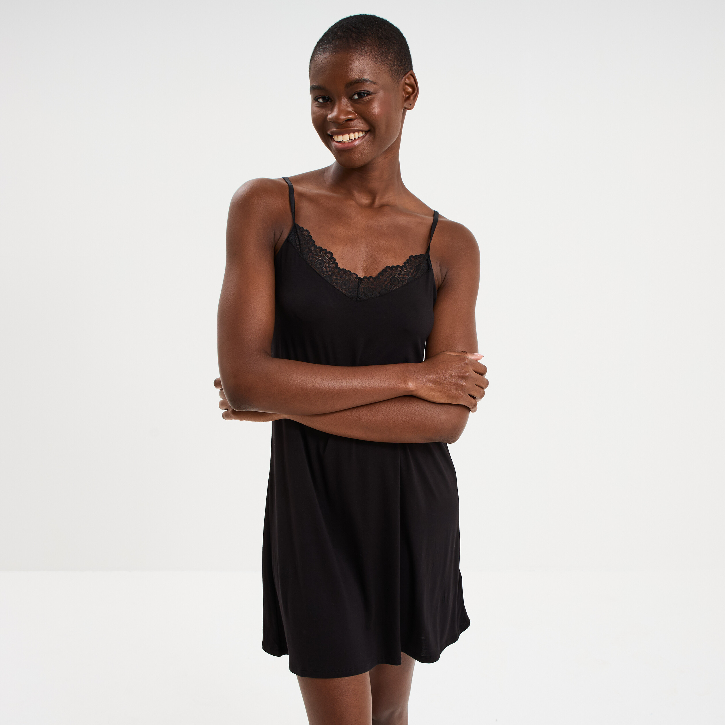 Nuisette courte d&eacute;tails dentelle noir femme