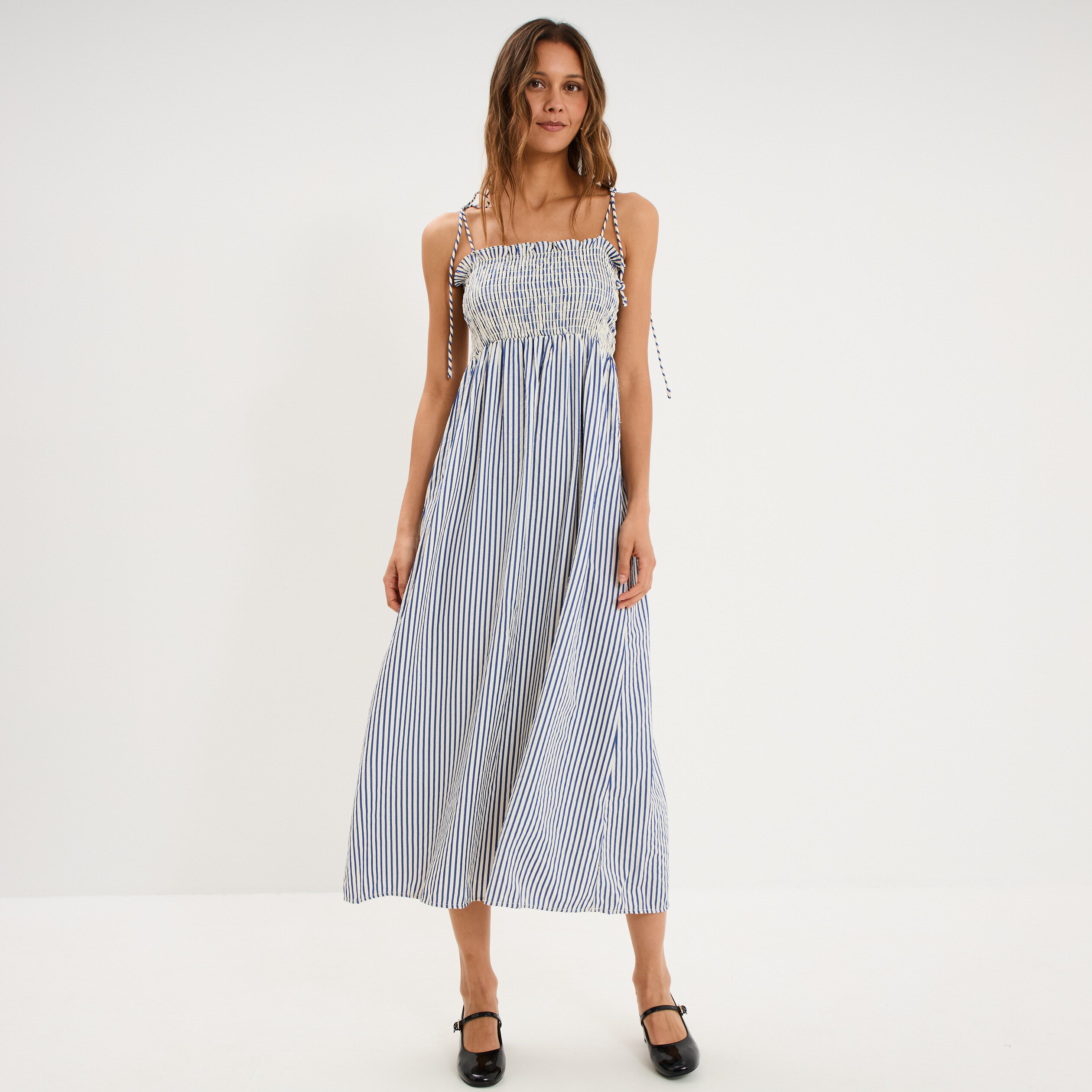 Robe longue &agrave; bretelles et haut smock&eacute; bleu femme