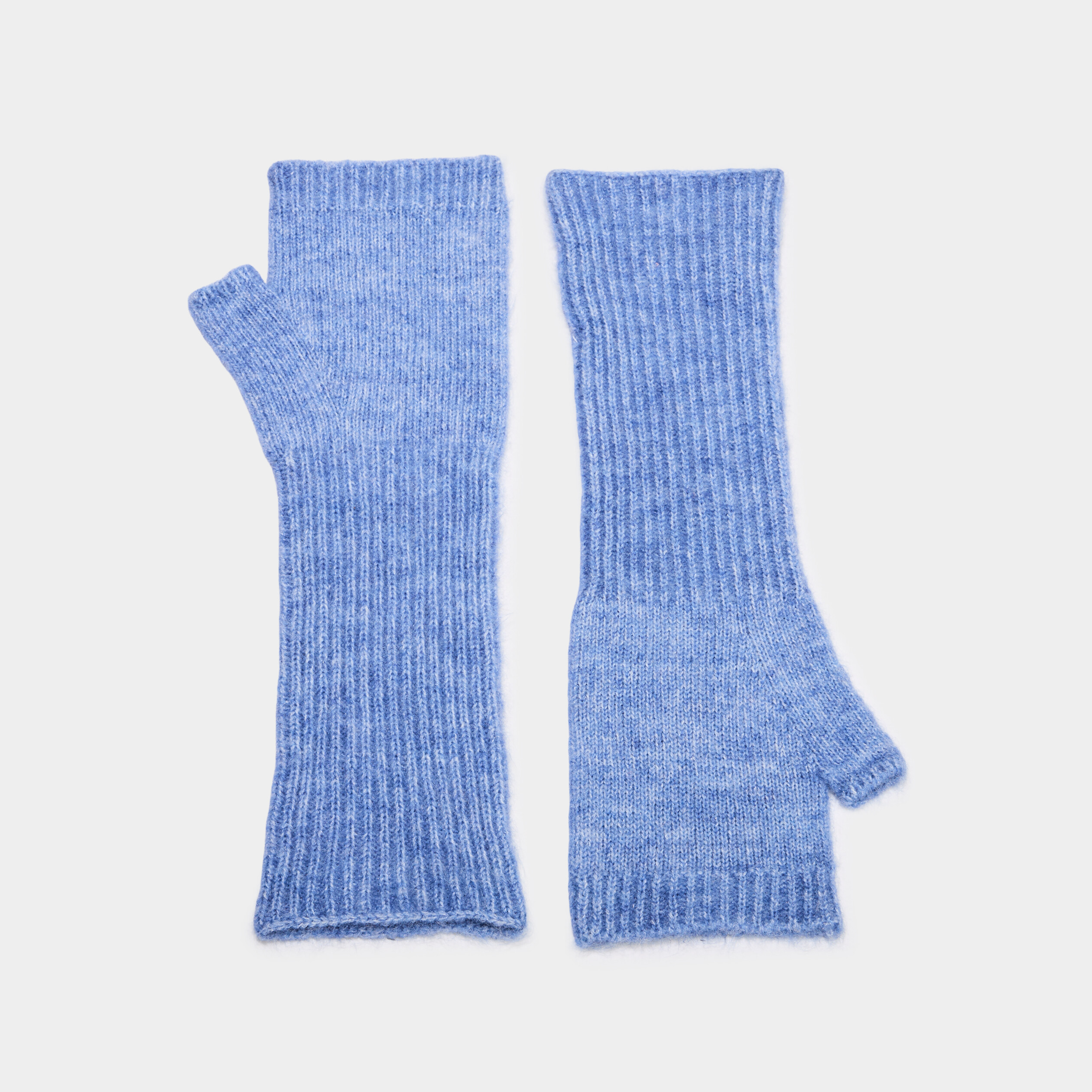 Mitaines longues en maille c&ocirc;tel&eacute;e bleu ciel femme