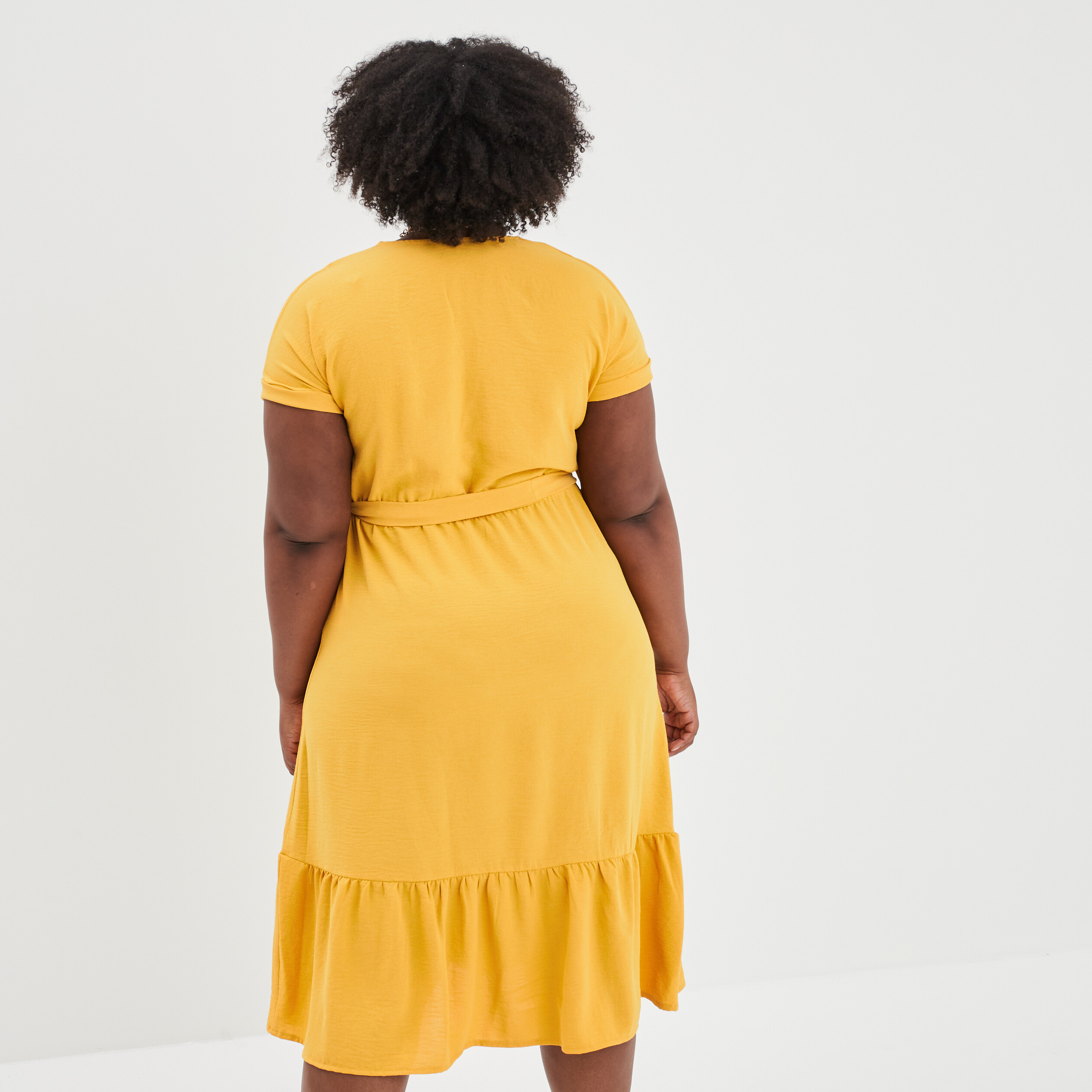 Robe cache-coeur évasée ceinturée jaune moutarde femme
