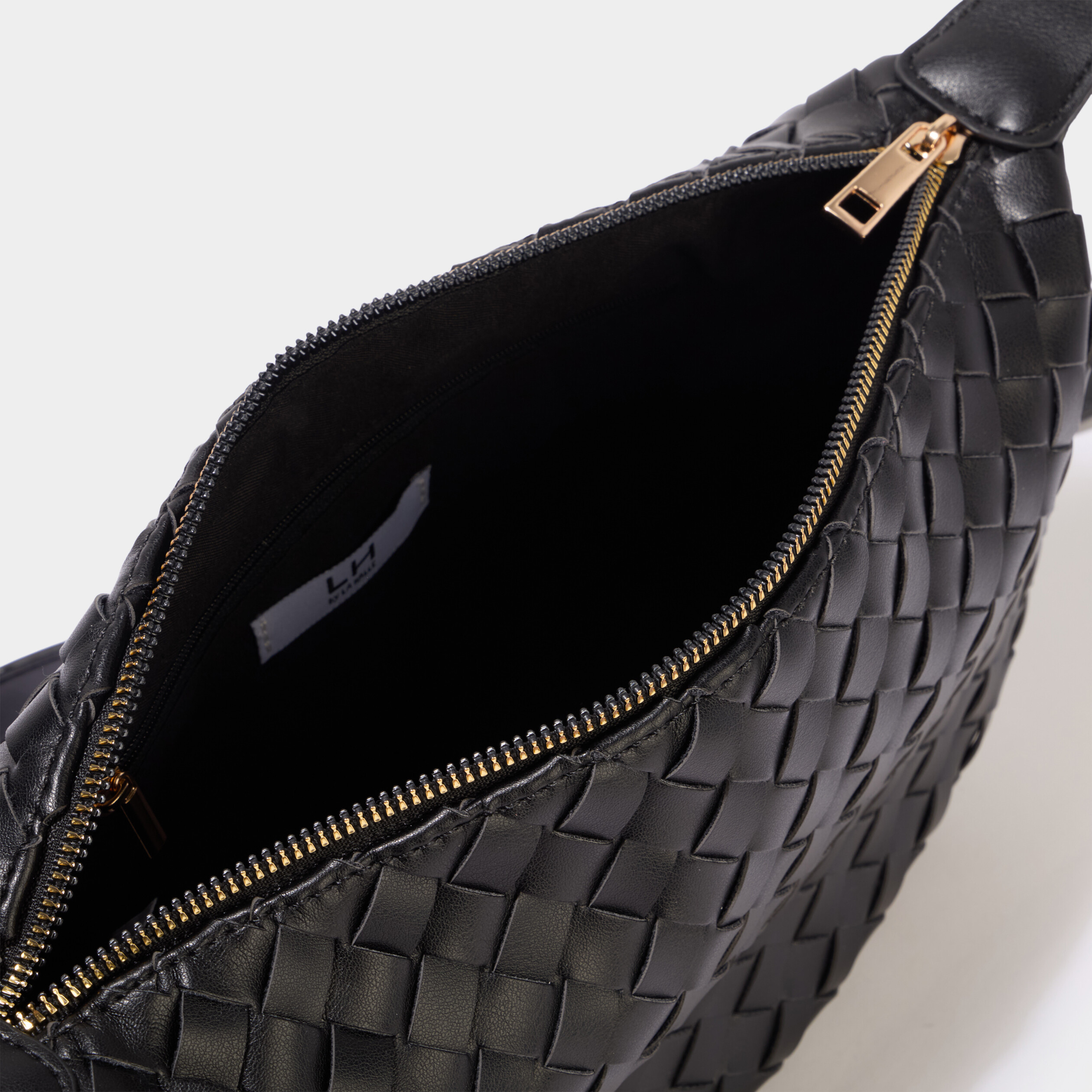 Sac banane effet tress&eacute; noir femme