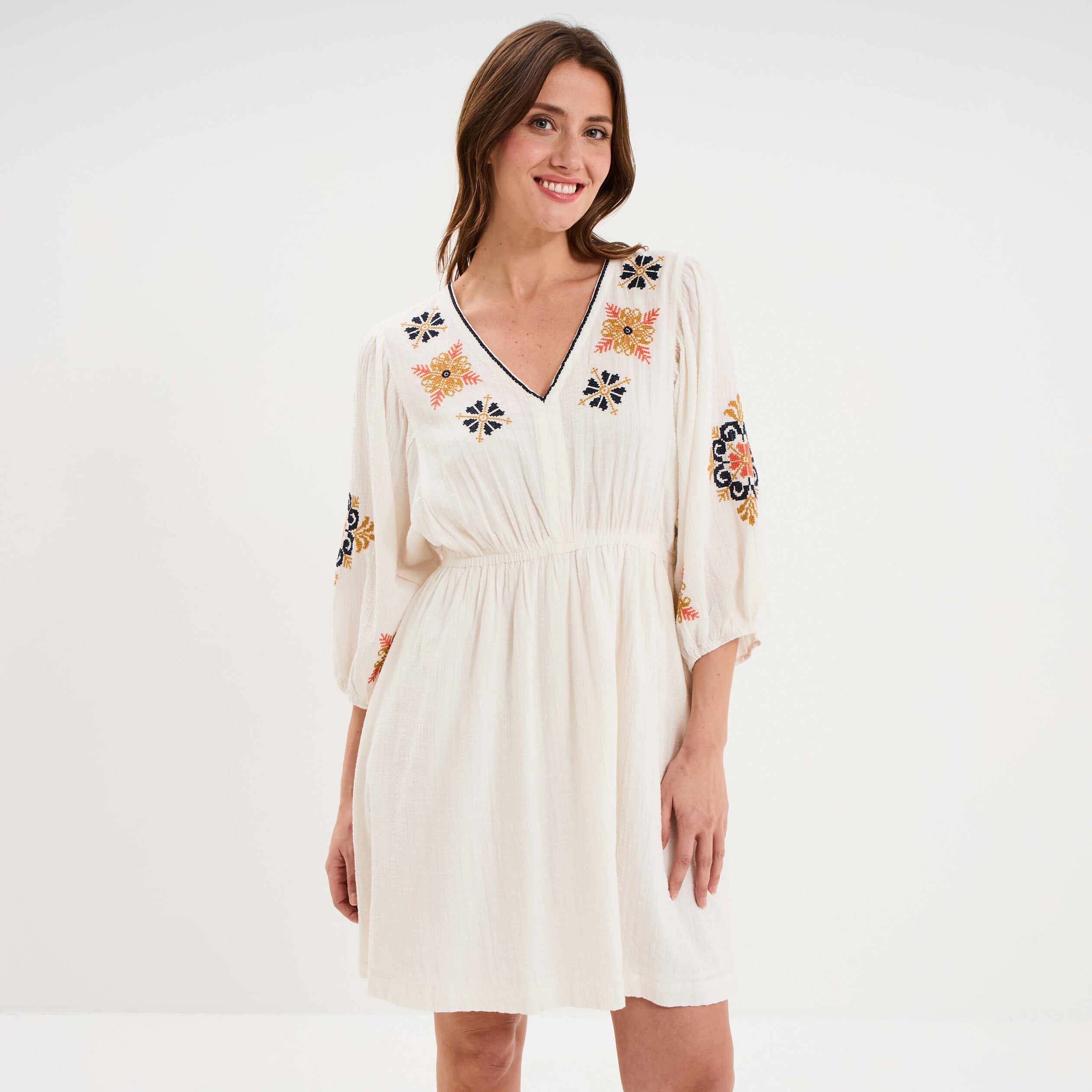 Robe courte brod&eacute;e taille &eacute;lastiqu&eacute;e ecru femme