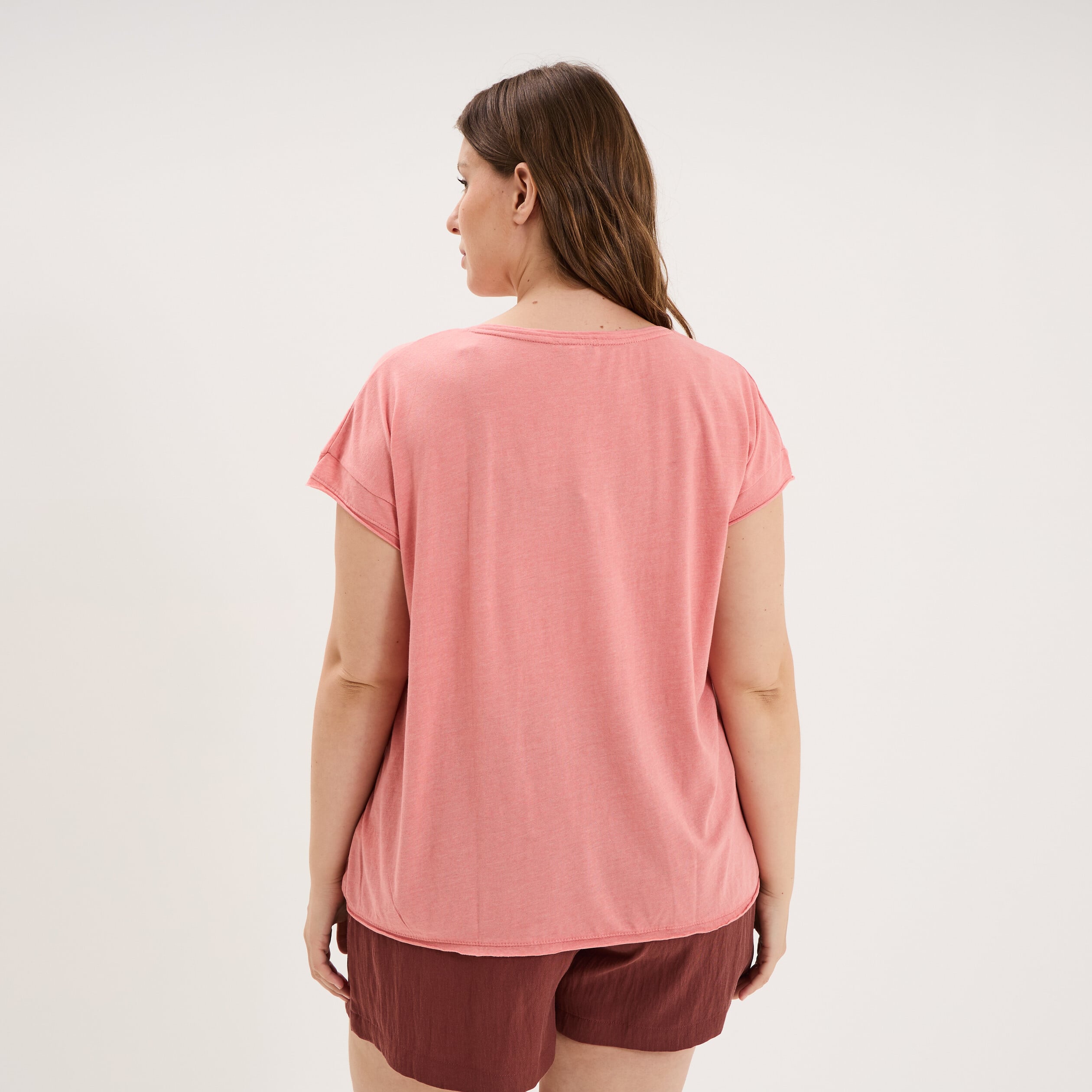 T-shirt effet chin&eacute; col en V avec poche rose vif femme grande taille