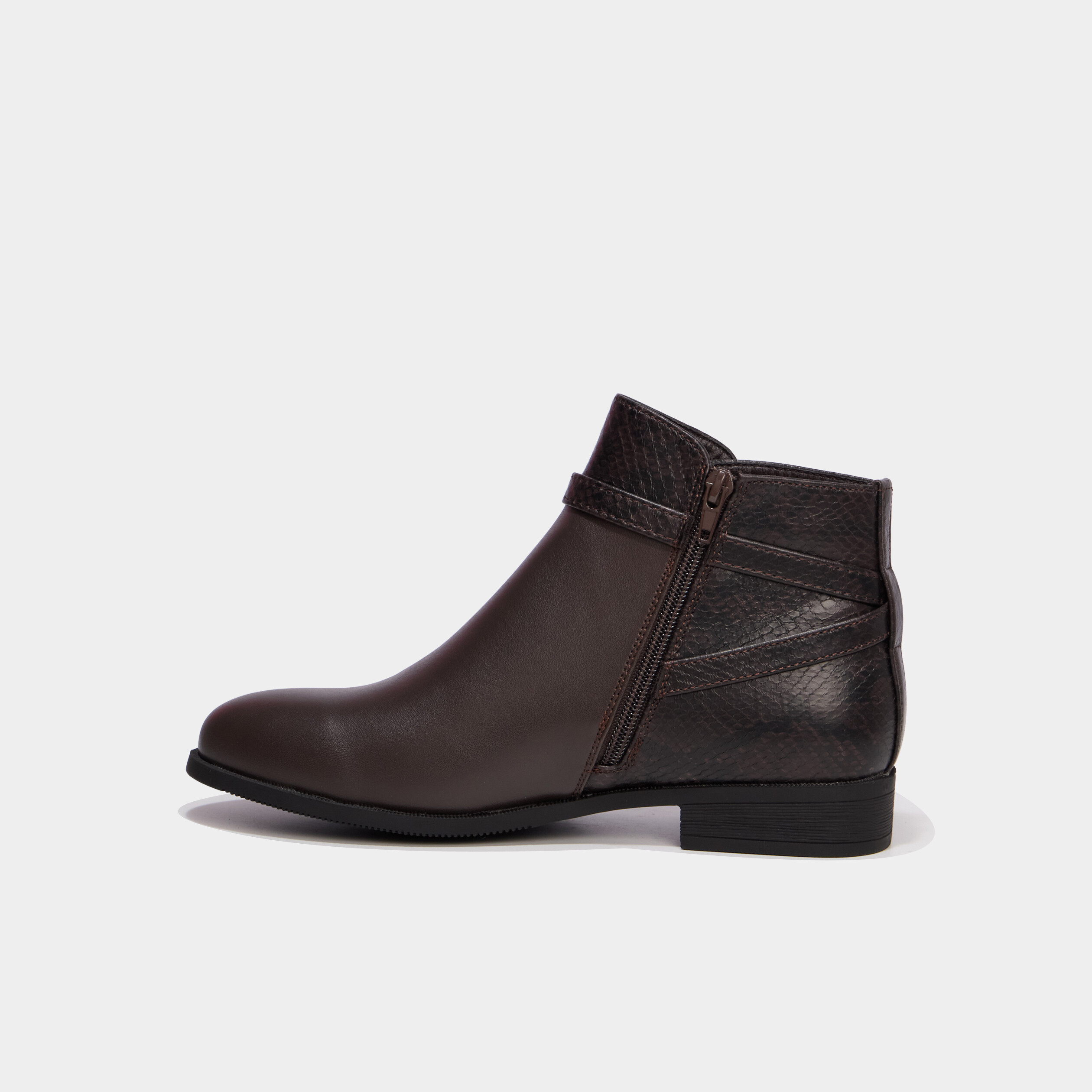 Boots &agrave; talons et boucles marron fonc&eacute; femme