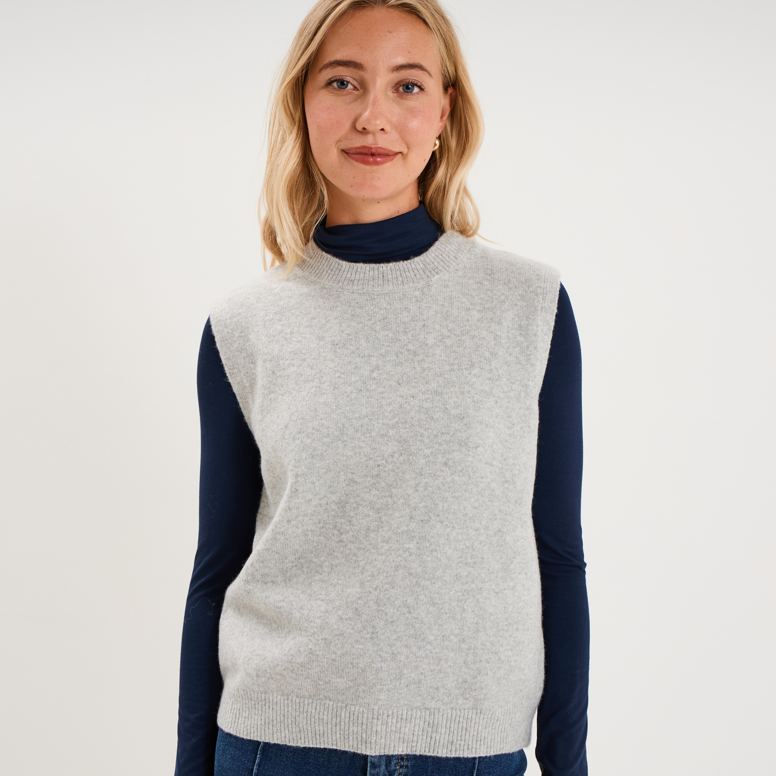 Pull sans manches col rond gris clair femme