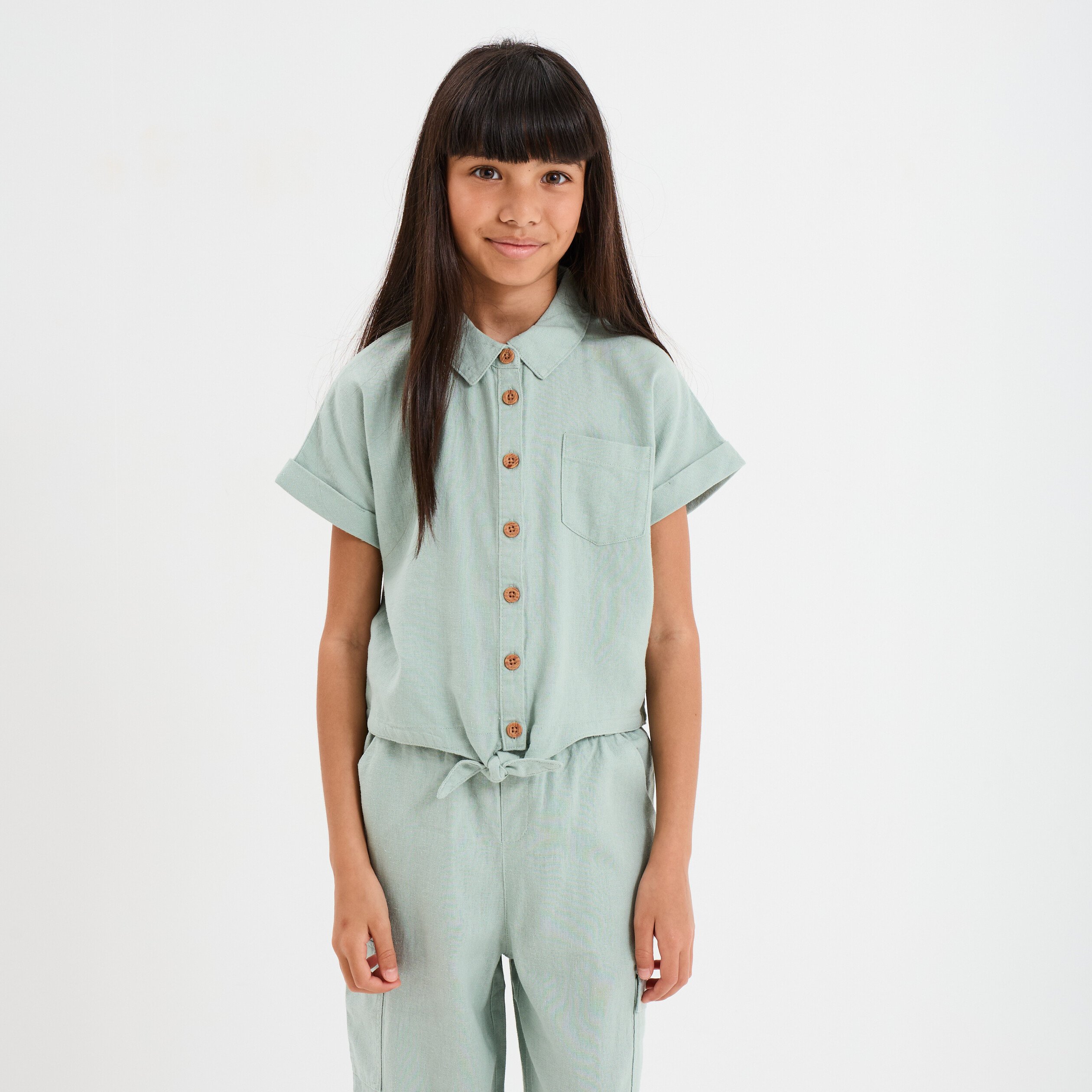 chemise nouee manches courtes en lin vert pastel fille Chemise nouée manches courtes en lin vert pastel fille