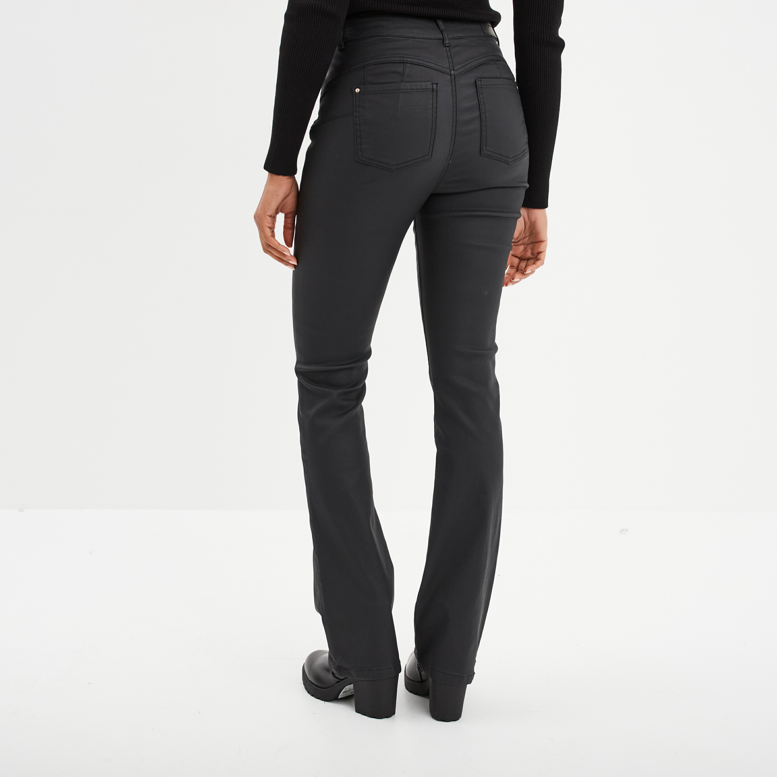 Jean denim bootcut enduit noir femme