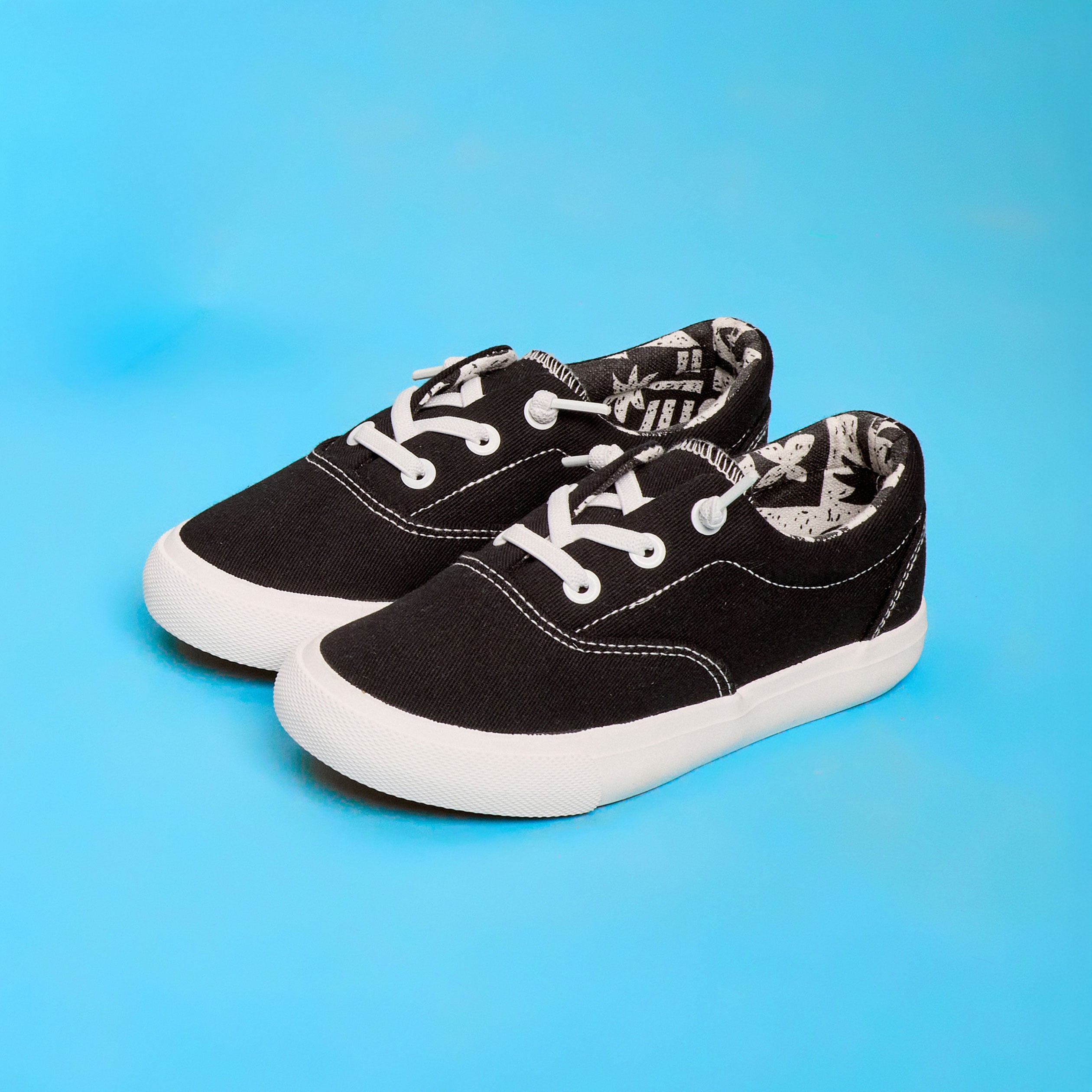 Tennis basses en toile noir gar&ccedil;on