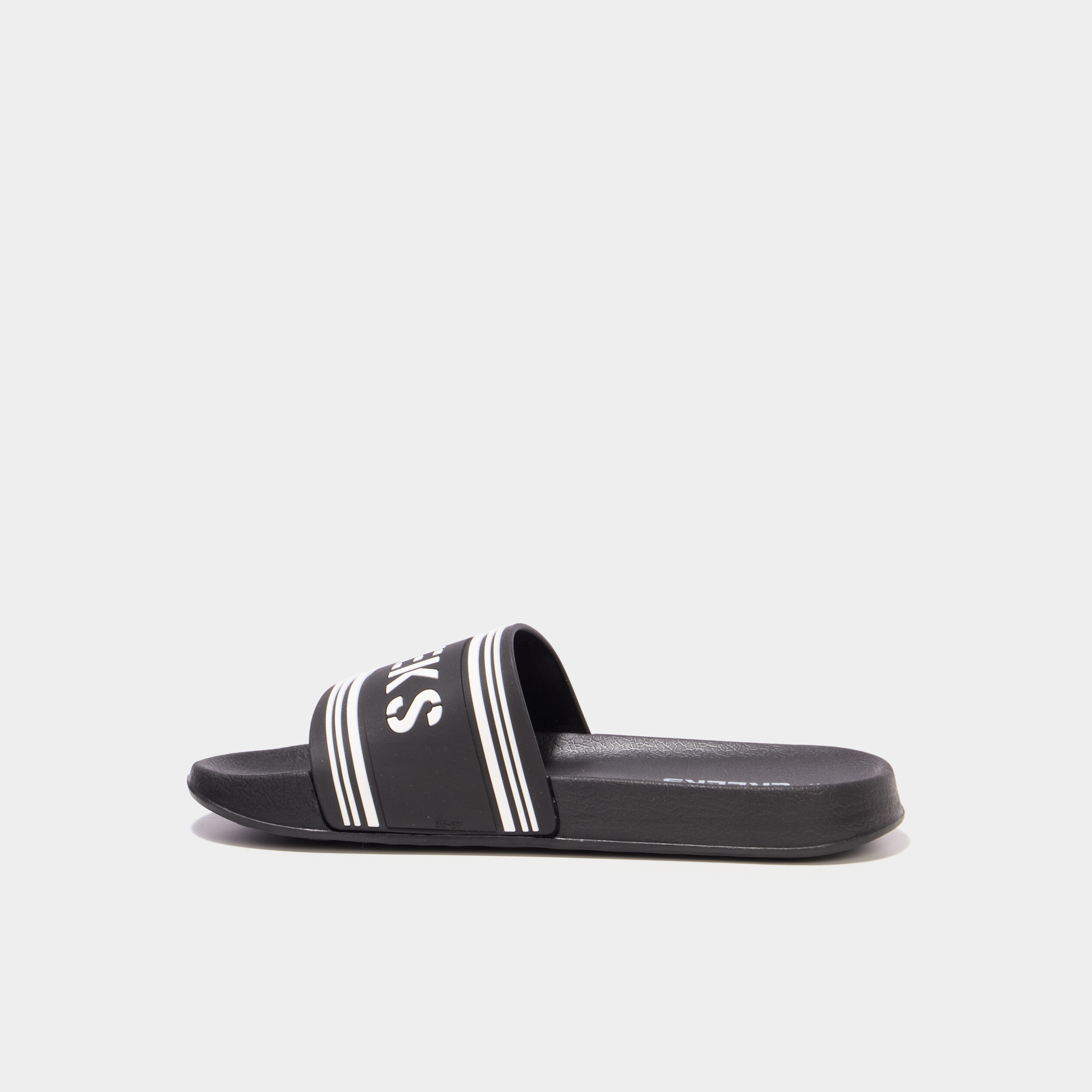 Claquettes noir gar&ccedil;on