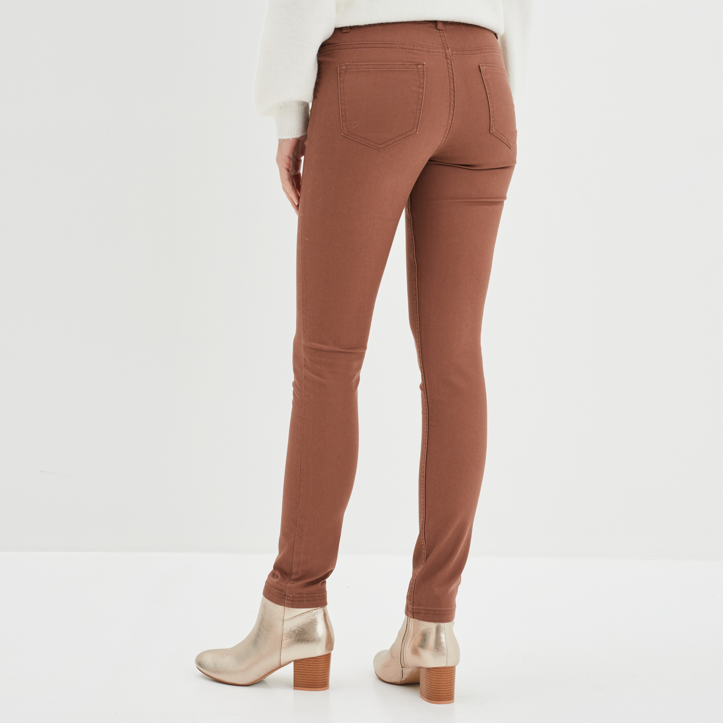 Pantalon slim stretch marron femme