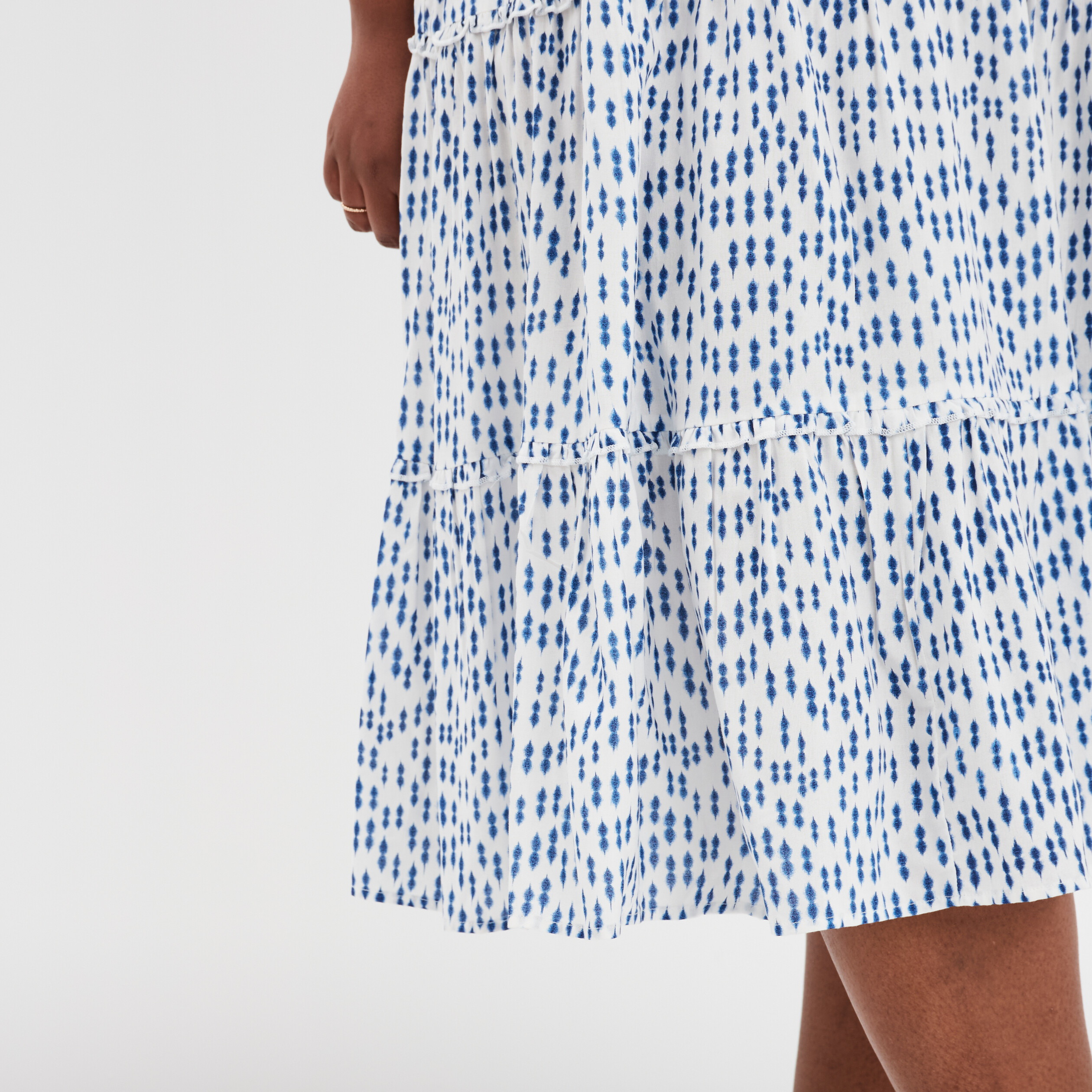 robe a etages fluide sans manches ecru femmegt Robe à étages fluide sans manches ecru femme grande taille