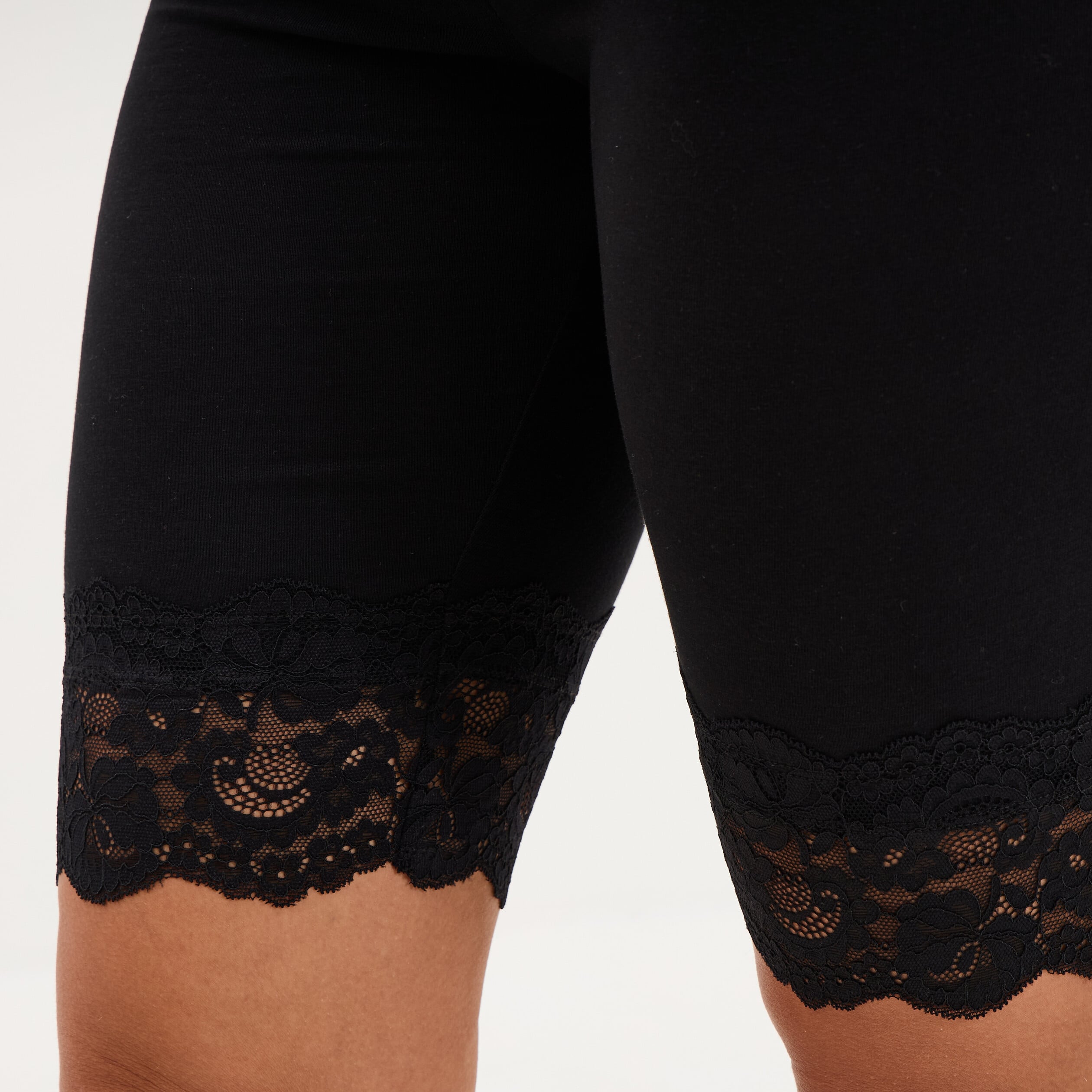 Short cycliste &agrave; dentelle noir femme