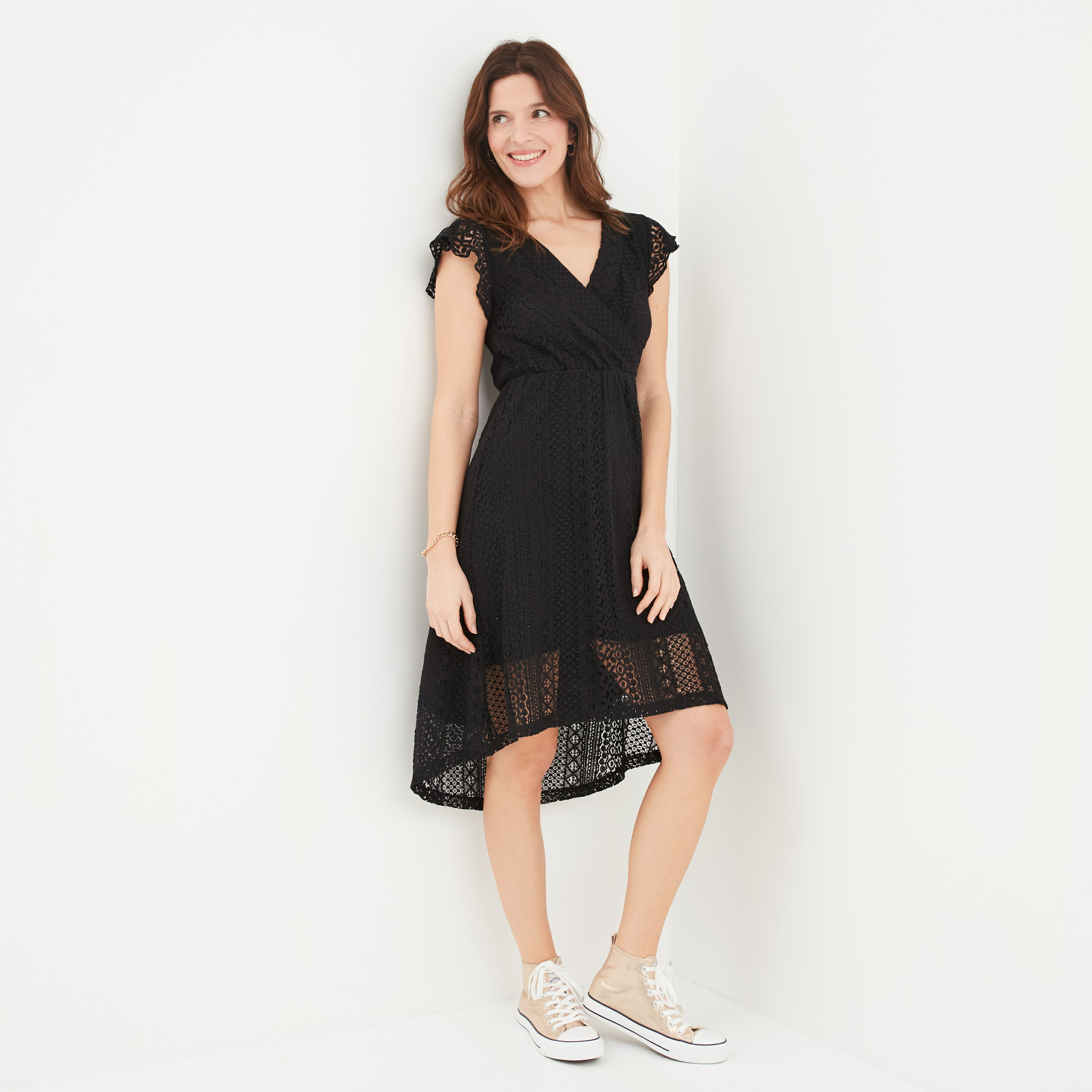 Robe longueur genou dentelle &eacute;vas&eacute;e noir femme