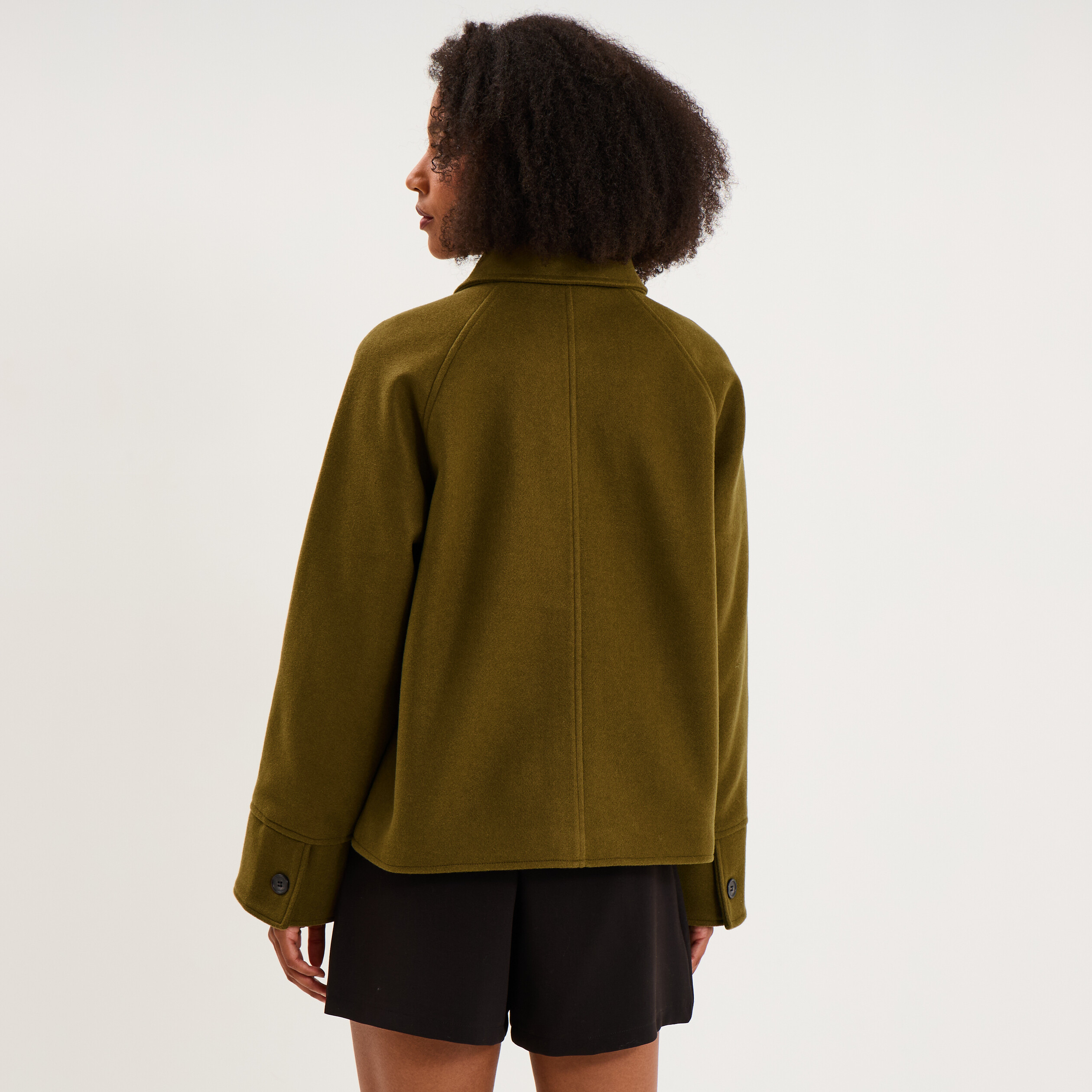 Veste courte oversize boutonn&eacute;e vert kaki femme